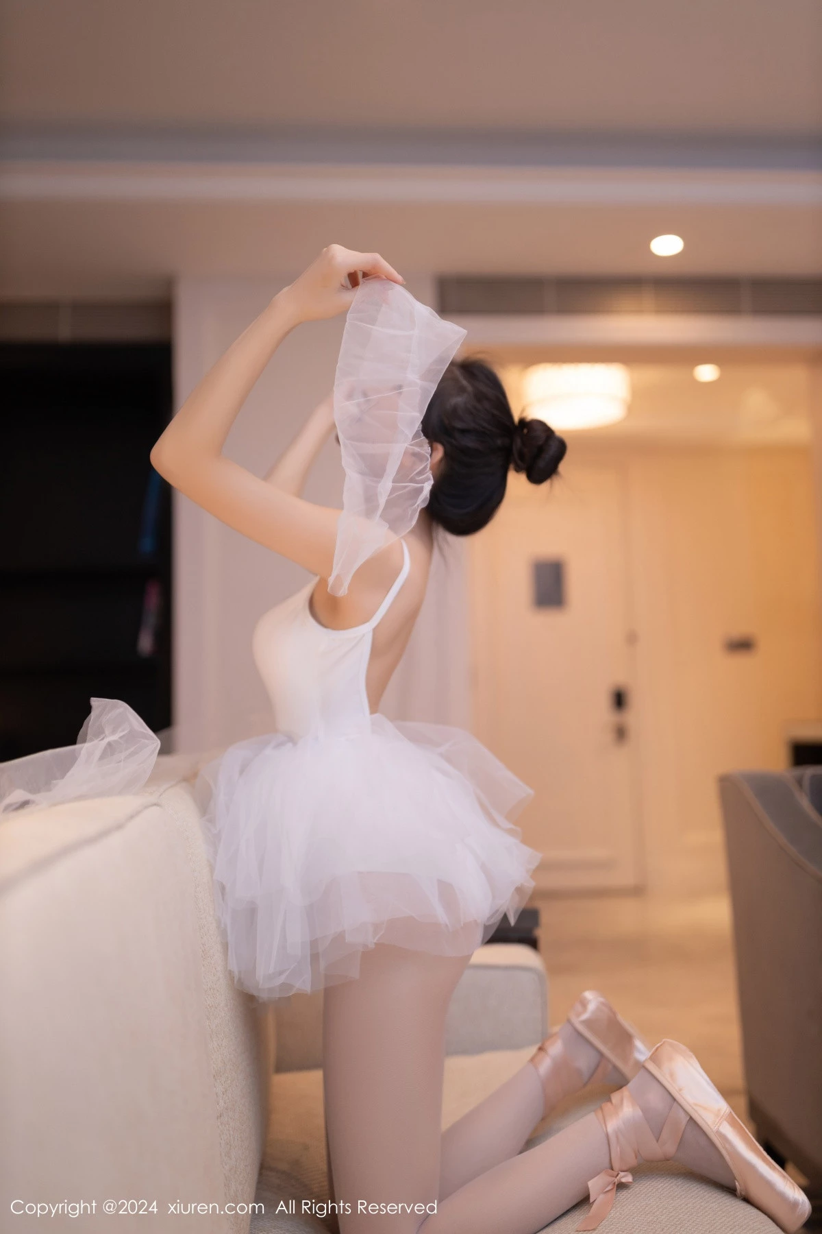 [[XiuRen秀人网]秀人网]No.8657_模特鱼尾fish私房性感白色芭蕾短裙配白丝袜秀美腿玉足迷人写真80P