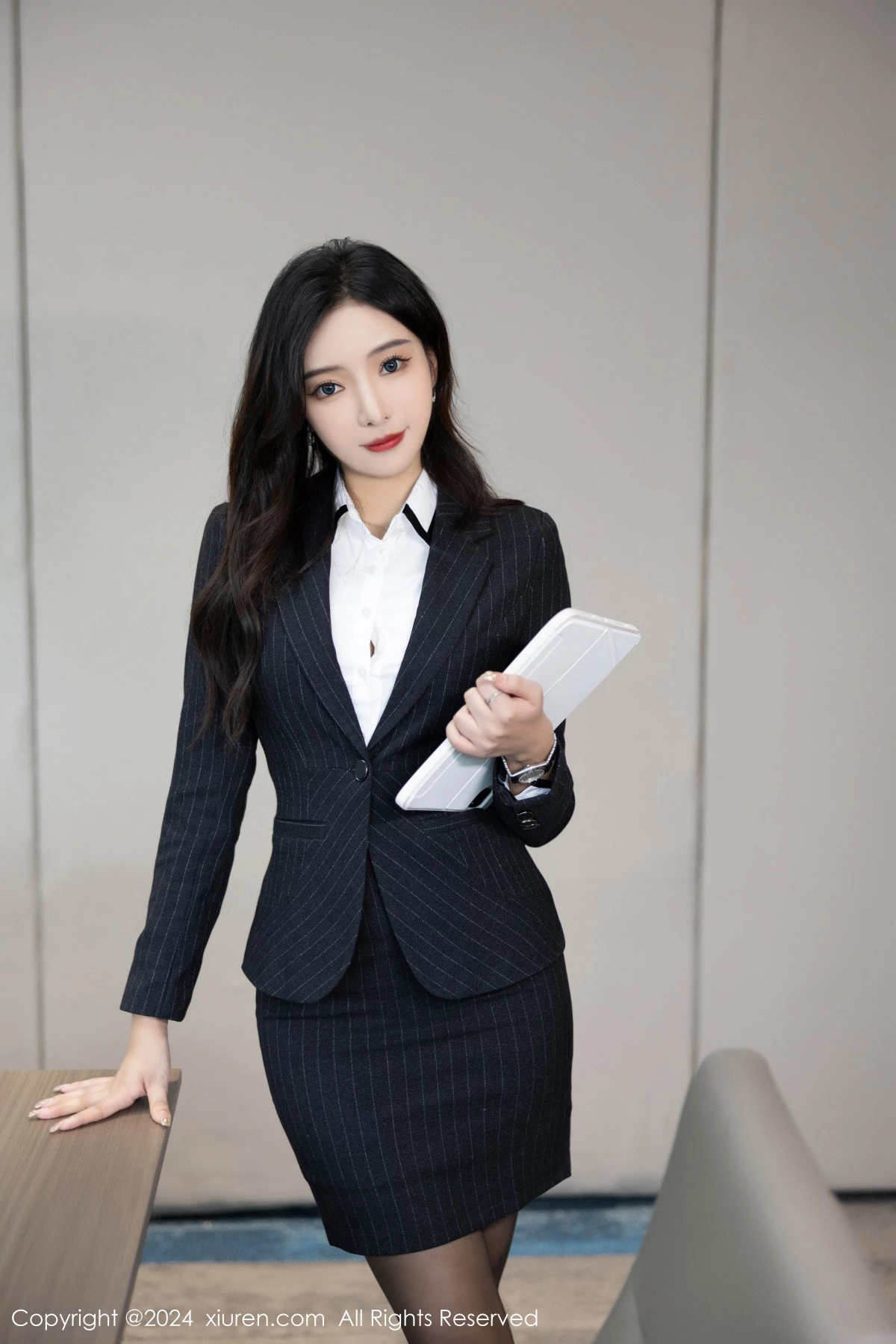 [[XiuRen秀人网]秀人网]No.8656_女神王馨瑶yanni性感深色OL制服露粉色内衣配超薄黑丝诱惑写真85P