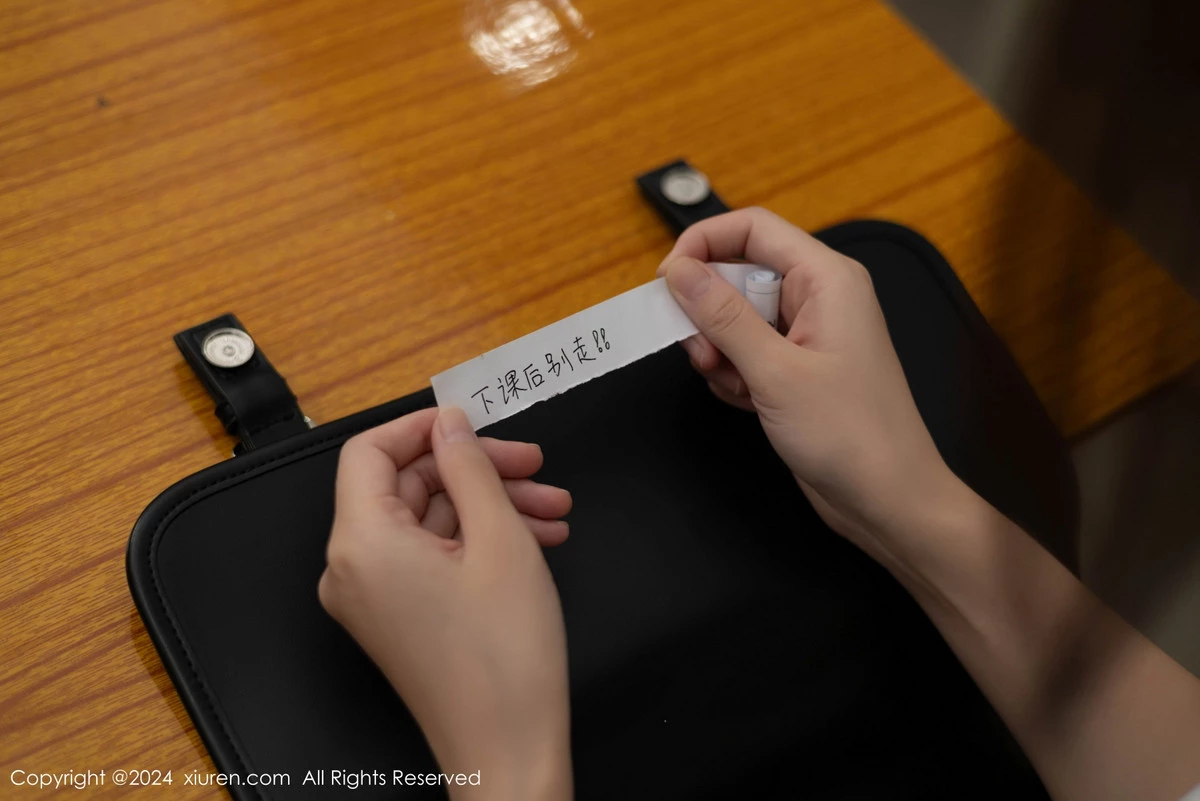 [[XiuRen秀人网]秀人网]No.8654_模特杏子Yada教室场景性感白色学妹制服露灰色内衣惹火诱惑写真86P