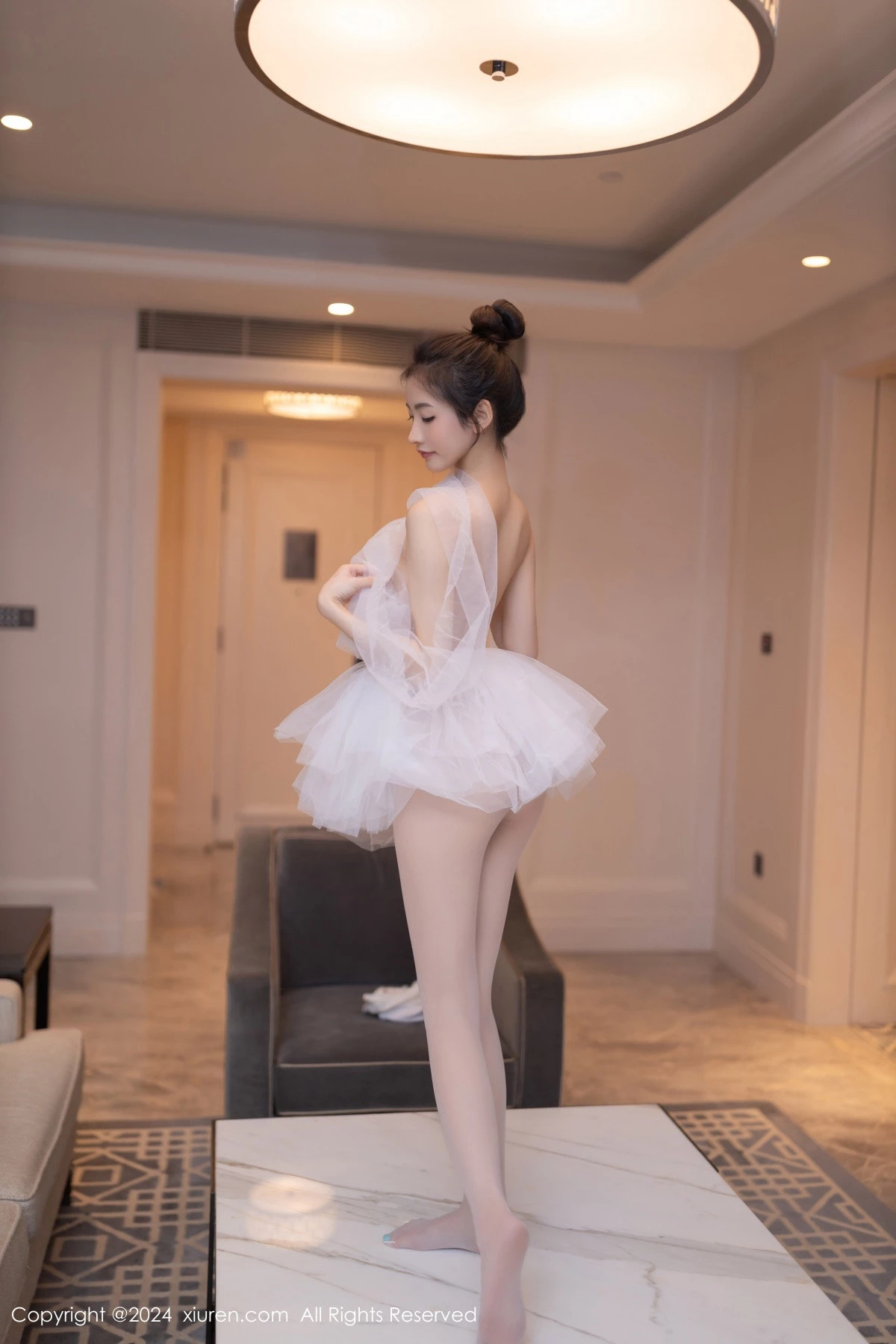 [[XiuRen秀人网]秀人网]No.8657_模特鱼尾fish私房性感白色芭蕾短裙配白丝袜秀美腿玉足迷人写真80P