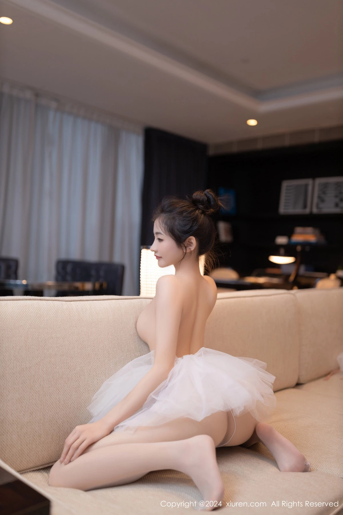 [[XiuRen秀人网]秀人网]No.8657_模特鱼尾fish私房性感白色芭蕾短裙配白丝袜秀美腿玉足迷人写真80P