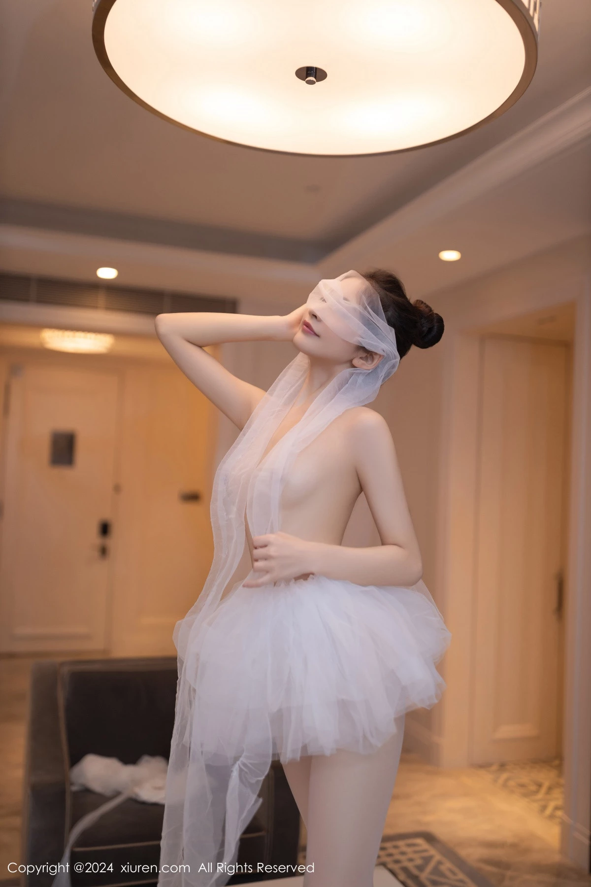 [[XiuRen秀人网]秀人网]No.8657_模特鱼尾fish私房性感白色芭蕾短裙配白丝袜秀美腿玉足迷人写真80P