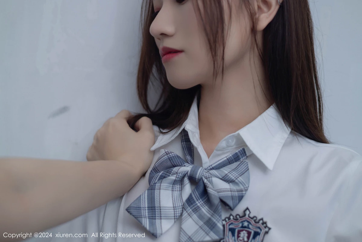 [[XiuRen秀人网]秀人网]No.8654_模特杏子Yada教室场景性感白色学妹制服露灰色内衣惹火诱惑写真86P