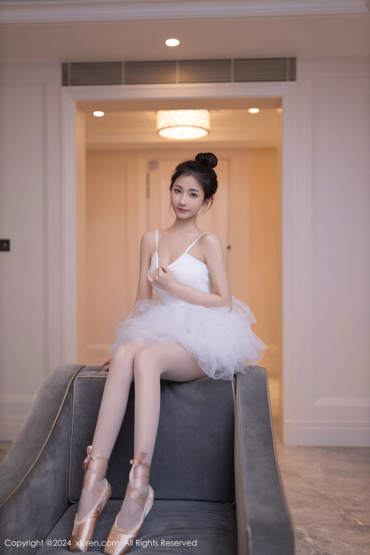 [[XiuRen秀人网]秀人网]No.8657_模特鱼尾fish私房性感白色芭蕾短裙配白丝袜秀美腿玉足迷人写真80P