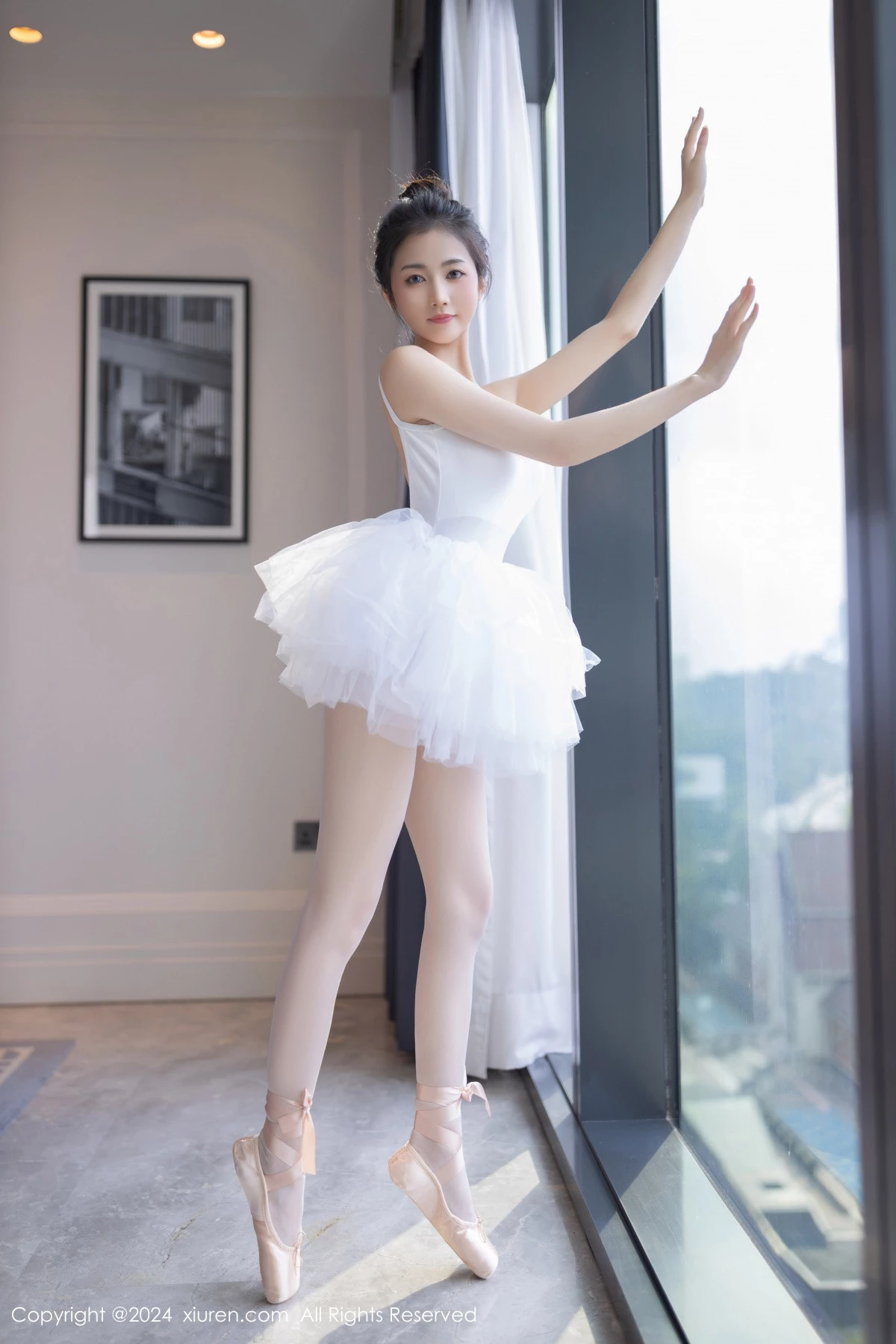 [[XiuRen秀人网]秀人网]No.8657_模特鱼尾fish私房性感白色芭蕾短裙配白丝袜秀美腿玉足迷人写真80P