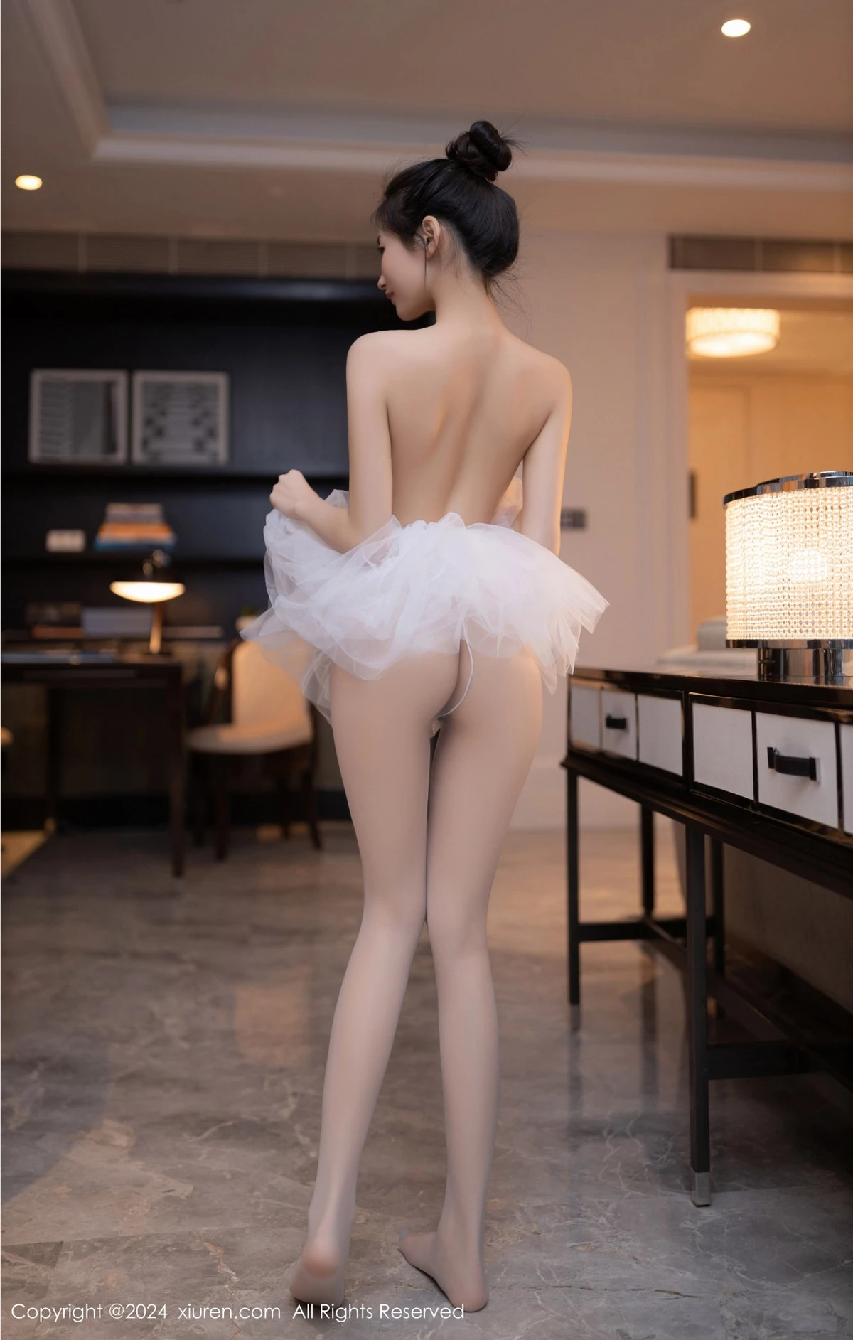 [[XiuRen秀人网]秀人网]No.8657_模特鱼尾fish私房性感白色芭蕾短裙配白丝袜秀美腿玉足迷人写真80P