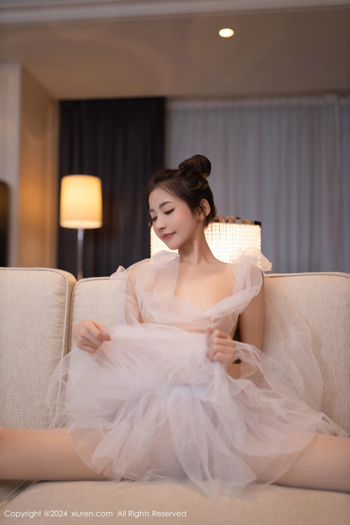 [[XiuRen秀人网]秀人网]No.8657_模特鱼尾fish私房性感白色芭蕾短裙配白丝袜秀美腿玉足迷人写真80P