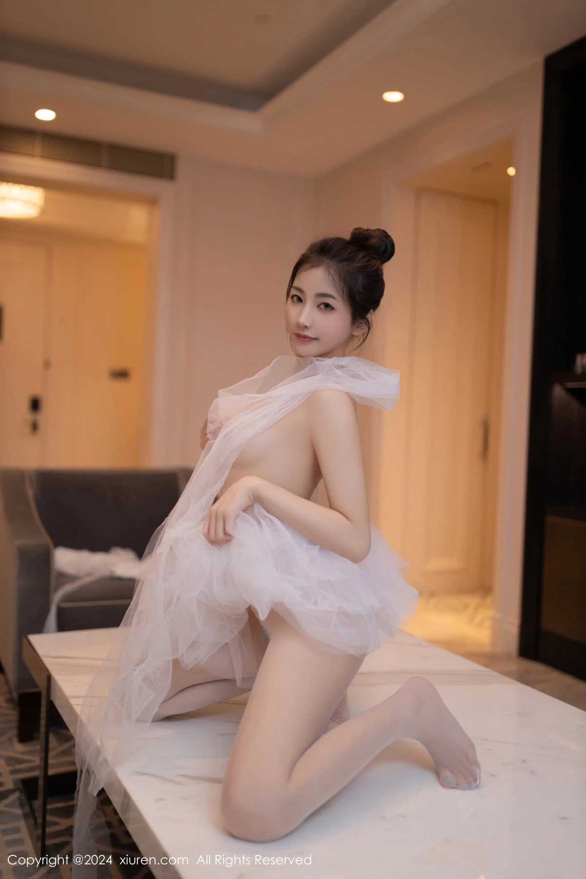 [[XiuRen秀人网]秀人网]No.8657_模特鱼尾fish私房性感白色芭蕾短裙配白丝袜秀美腿玉足迷人写真80P