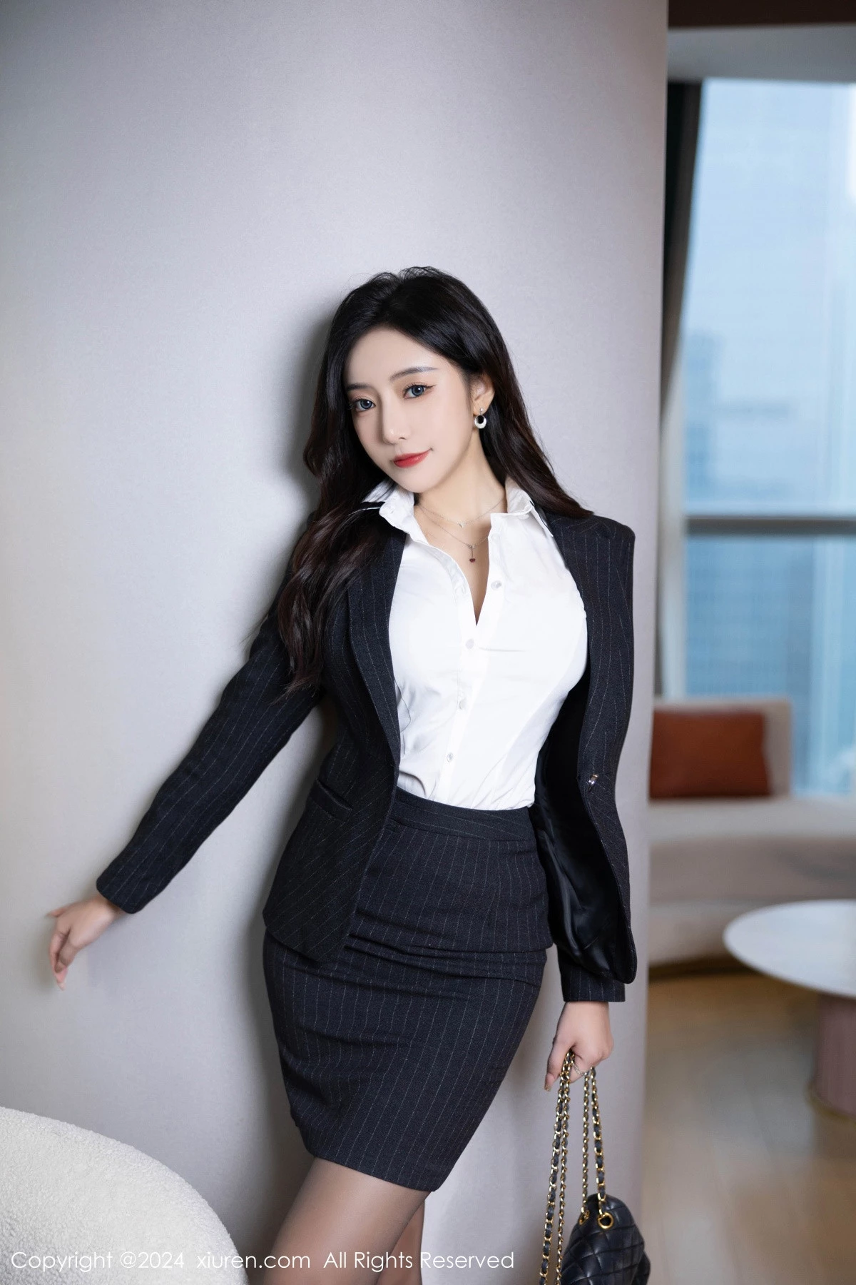 [[XiuRen秀人网]秀人网]No.8656_女神王馨瑶yanni性感深色OL制服露粉色内衣配超薄黑丝诱惑写真85P