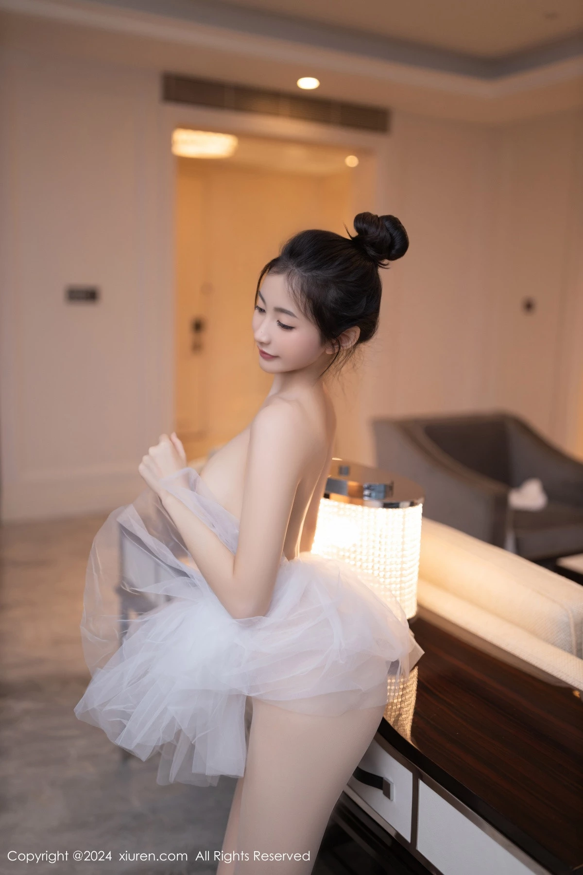 [[XiuRen秀人网]秀人网]No.8657_模特鱼尾fish私房性感白色芭蕾短裙配白丝袜秀美腿玉足迷人写真80P