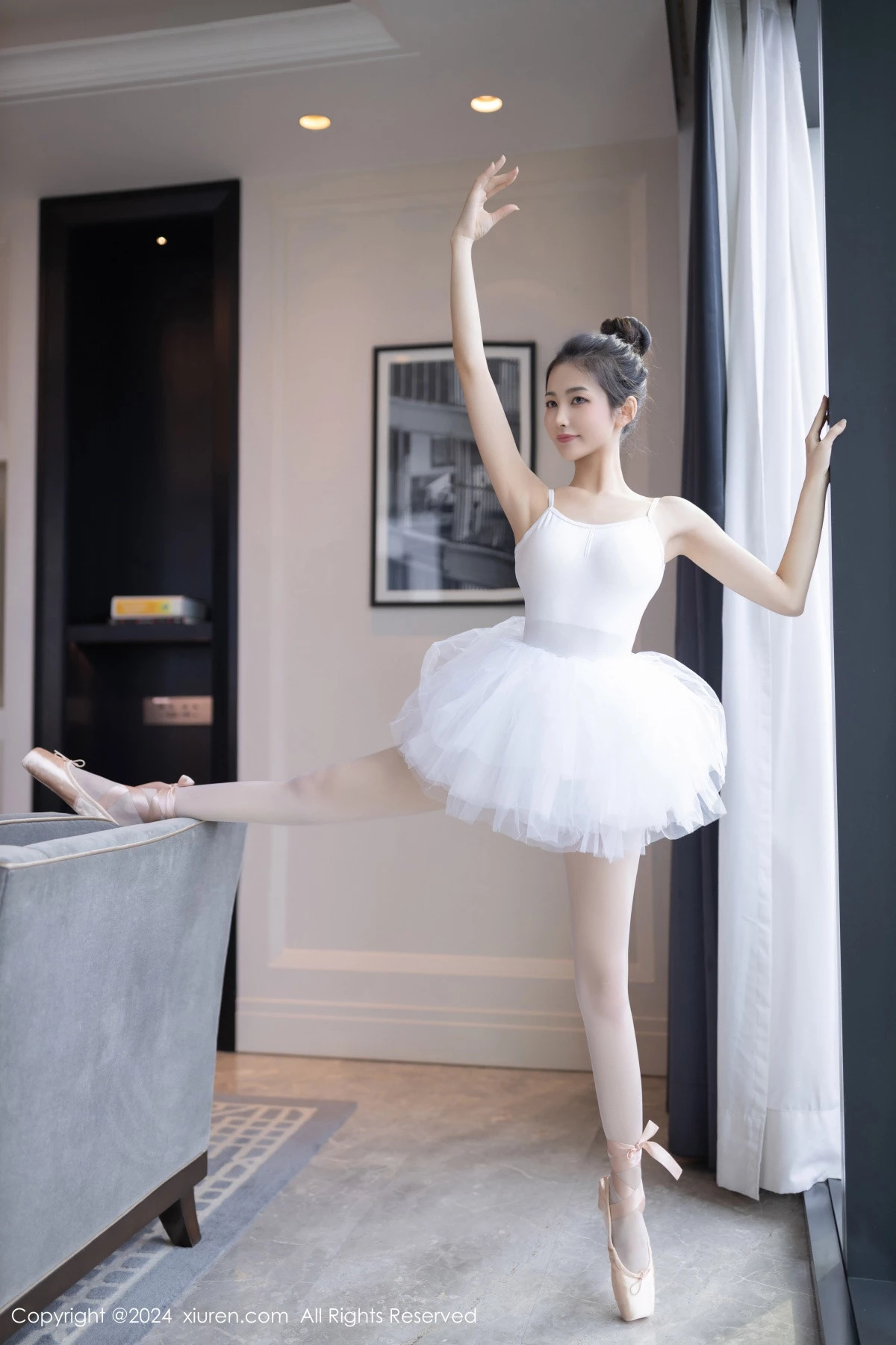 [[XiuRen秀人网]秀人网]No.8657_模特鱼尾fish私房性感白色芭蕾短裙配白丝袜秀美腿玉足迷人写真80P