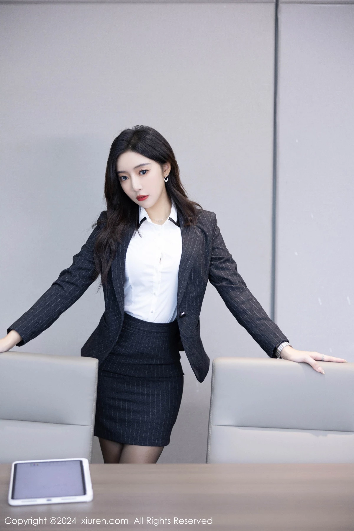 [[XiuRen秀人网]秀人网]No.8656_女神王馨瑶yanni性感深色OL制服露粉色内衣配超薄黑丝诱惑写真85P