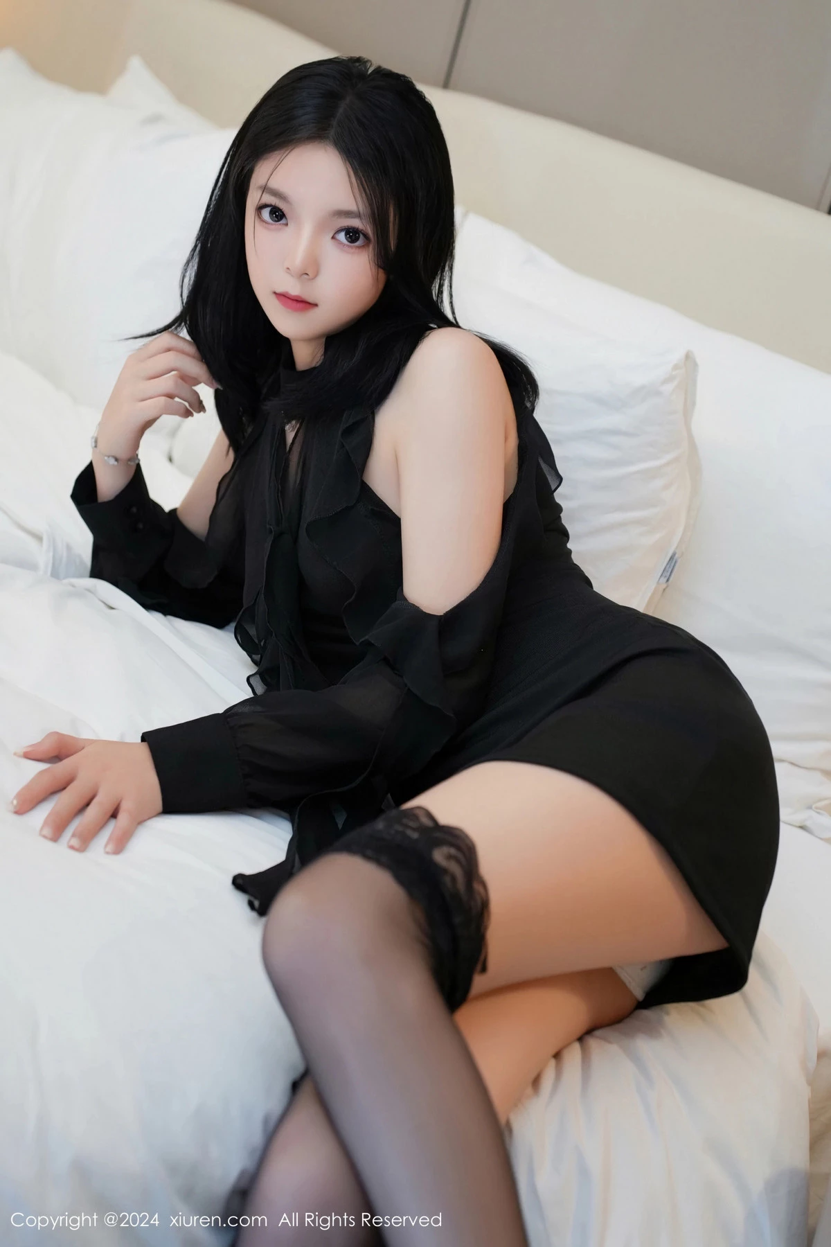 [[XiuRen秀人网]秀人网]No.8651_新人模特唐心心性感黑色连衣短裙配黑丝袜秀丰腴身材诱惑写真83P