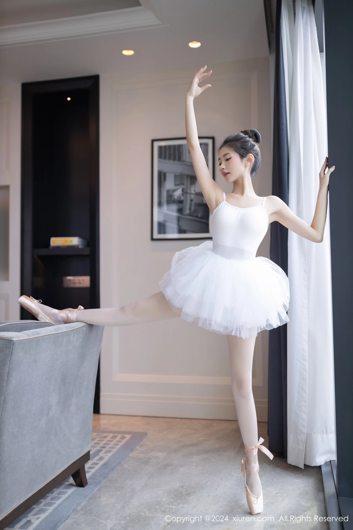 [[XiuRen秀人网]秀人网]No.8657_模特鱼尾fish私房性感白色芭蕾短裙配白丝袜秀美腿玉足迷人写真80P