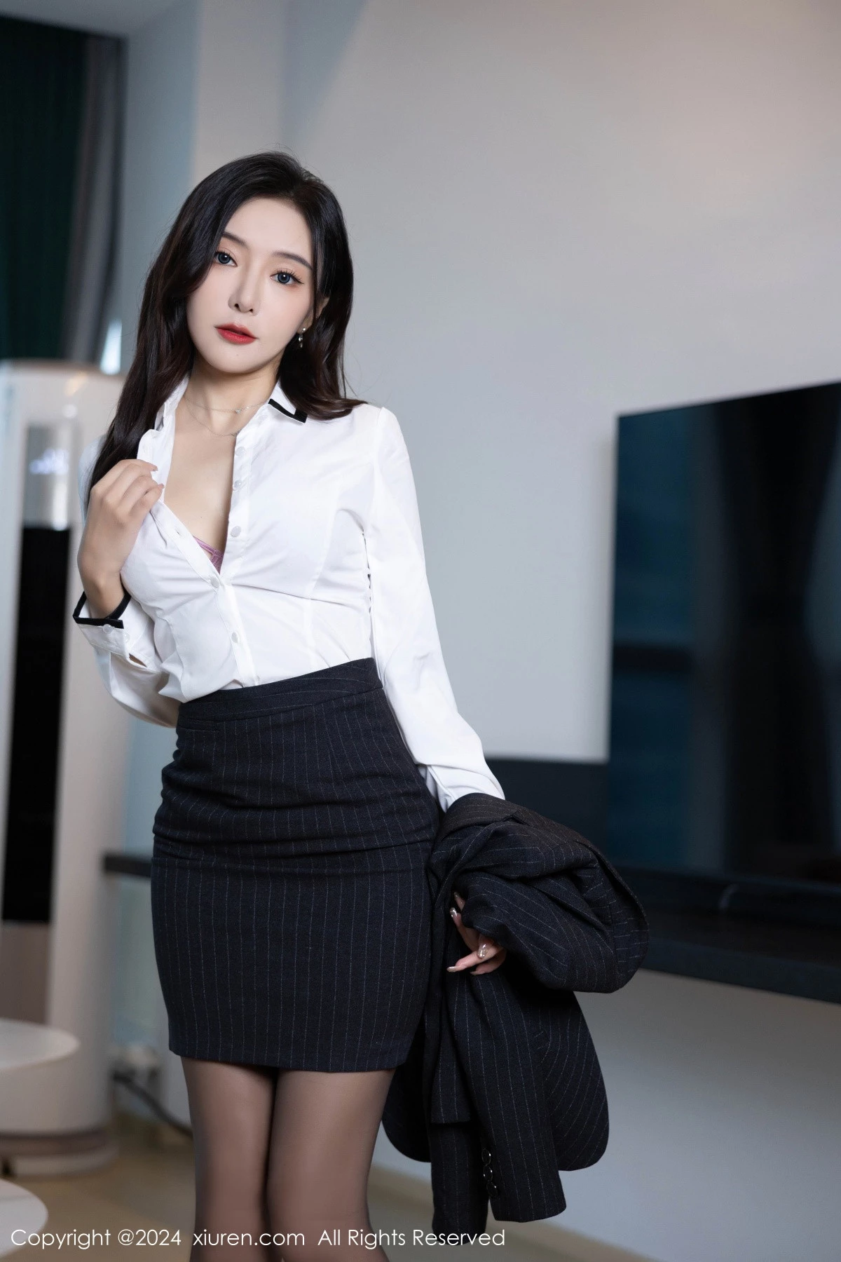 [[XiuRen秀人网]秀人网]No.8656_女神王馨瑶yanni性感深色OL制服露粉色内衣配超薄黑丝诱惑写真85P