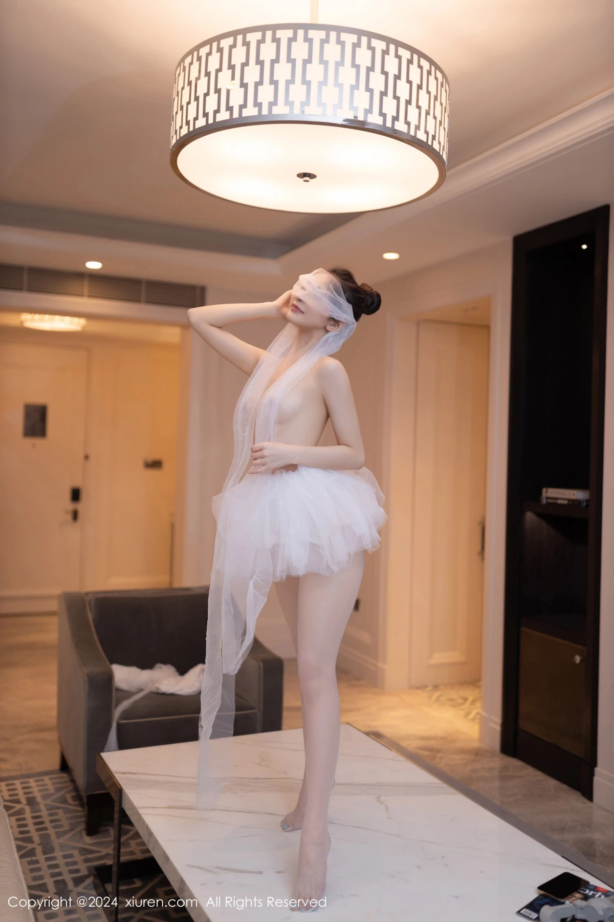 [[XiuRen秀人网]秀人网]No.8657_模特鱼尾fish私房性感白色芭蕾短裙配白丝袜秀美腿玉足迷人写真80P