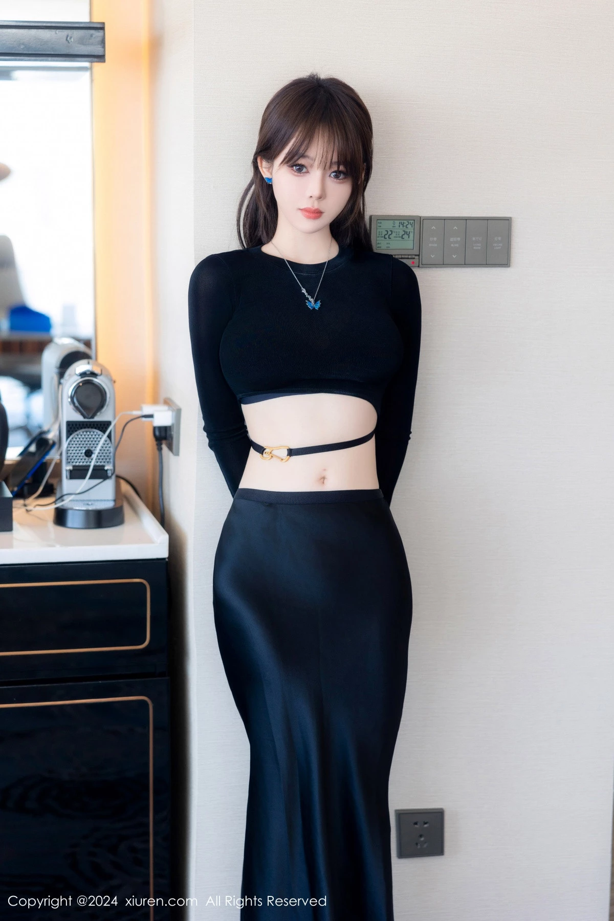 [[XiuRen秀人网]秀人网]No.8661_模特奶瓶性感黑色上衣配黑色长裙露粉黑内衣秀曼妙身姿诱惑写真83P