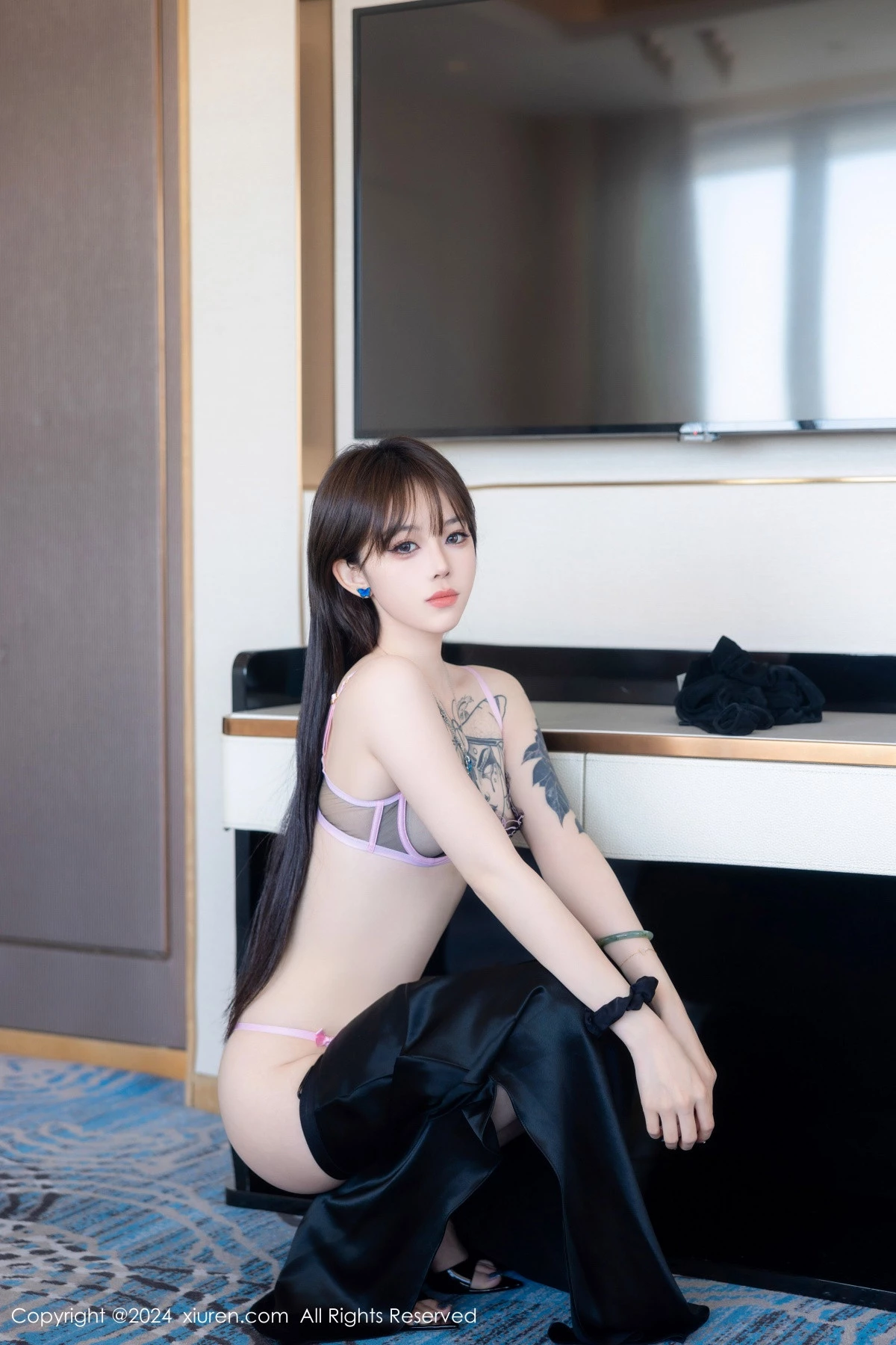 [[XiuRen秀人网]秀人网]No.8661_模特奶瓶性感黑色上衣配黑色长裙露粉黑内衣秀曼妙身姿诱惑写真83P