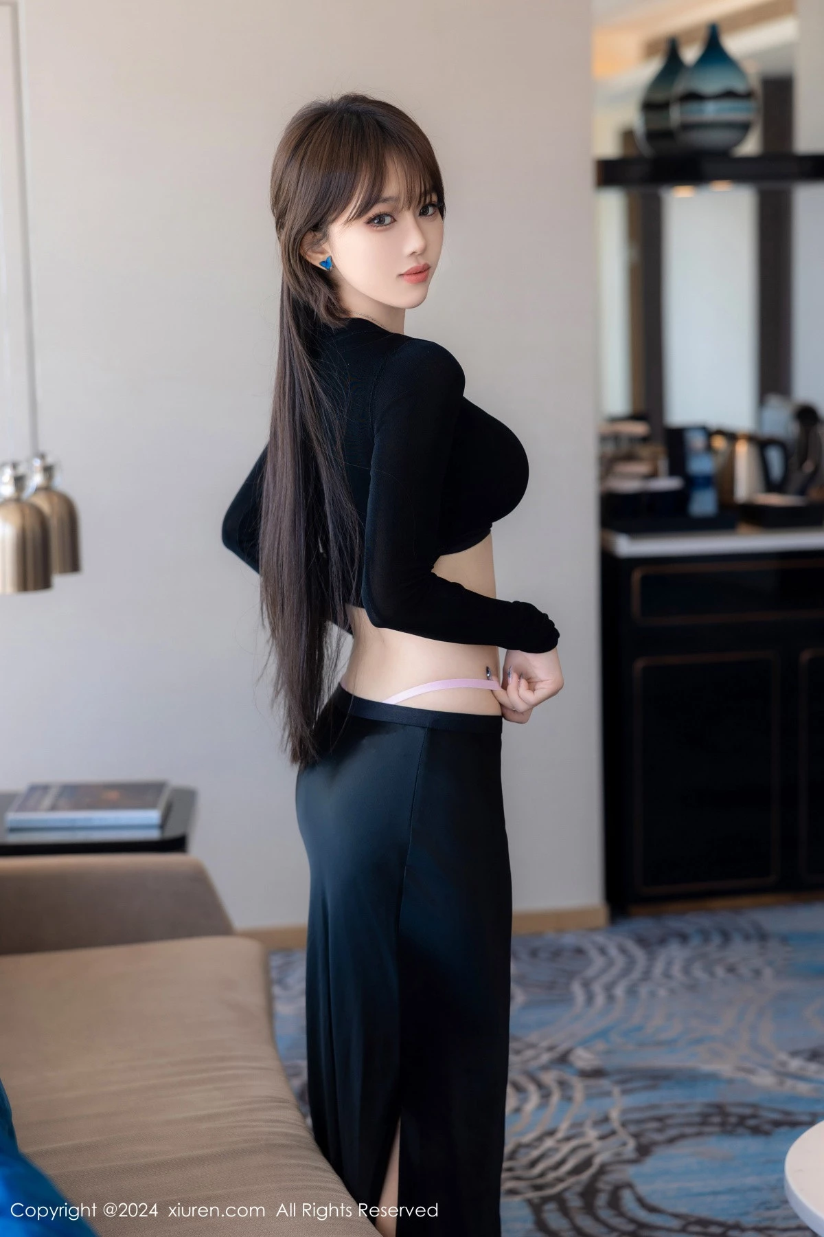 [[XiuRen秀人网]秀人网]No.8661_模特奶瓶性感黑色上衣配黑色长裙露粉黑内衣秀曼妙身姿诱惑写真83P