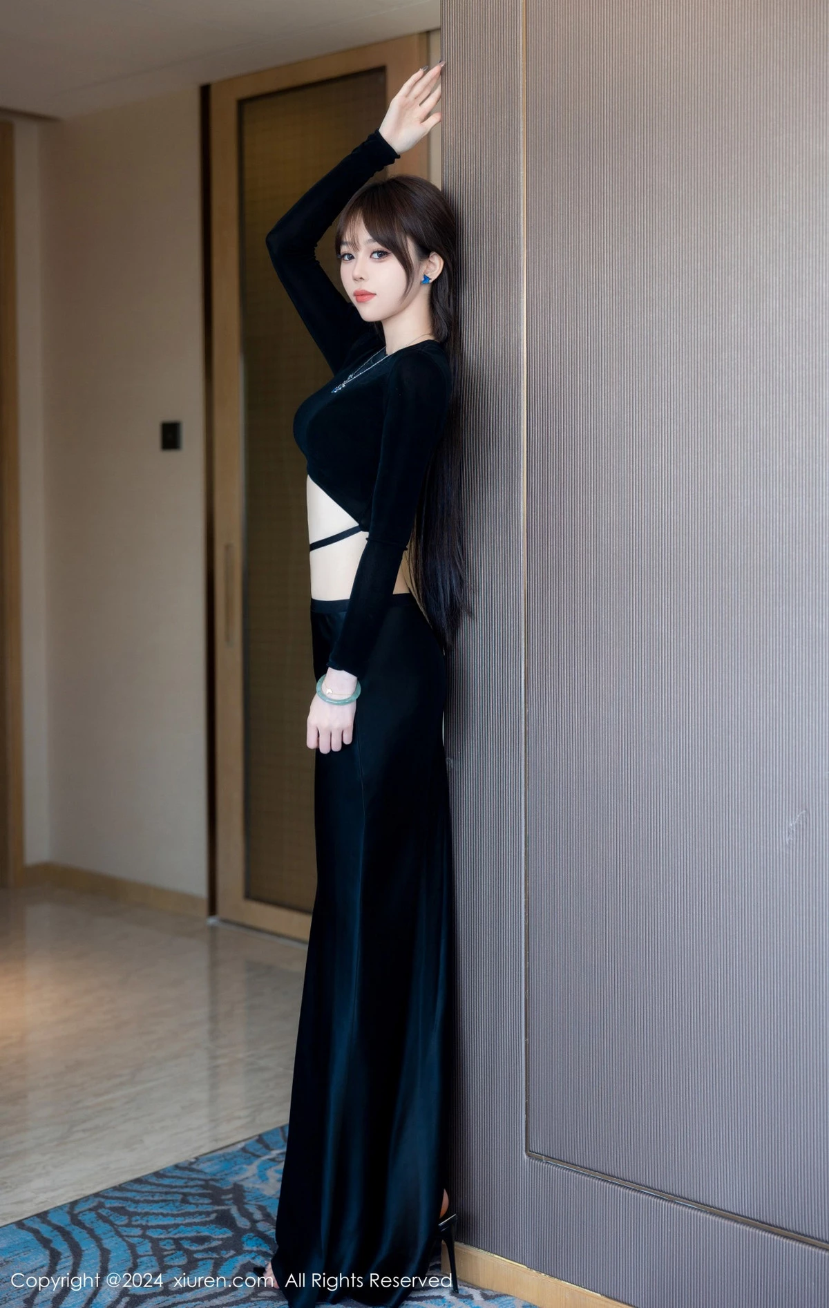 [[XiuRen秀人网]秀人网]No.8661_模特奶瓶性感黑色上衣配黑色长裙露粉黑内衣秀曼妙身姿诱惑写真83P