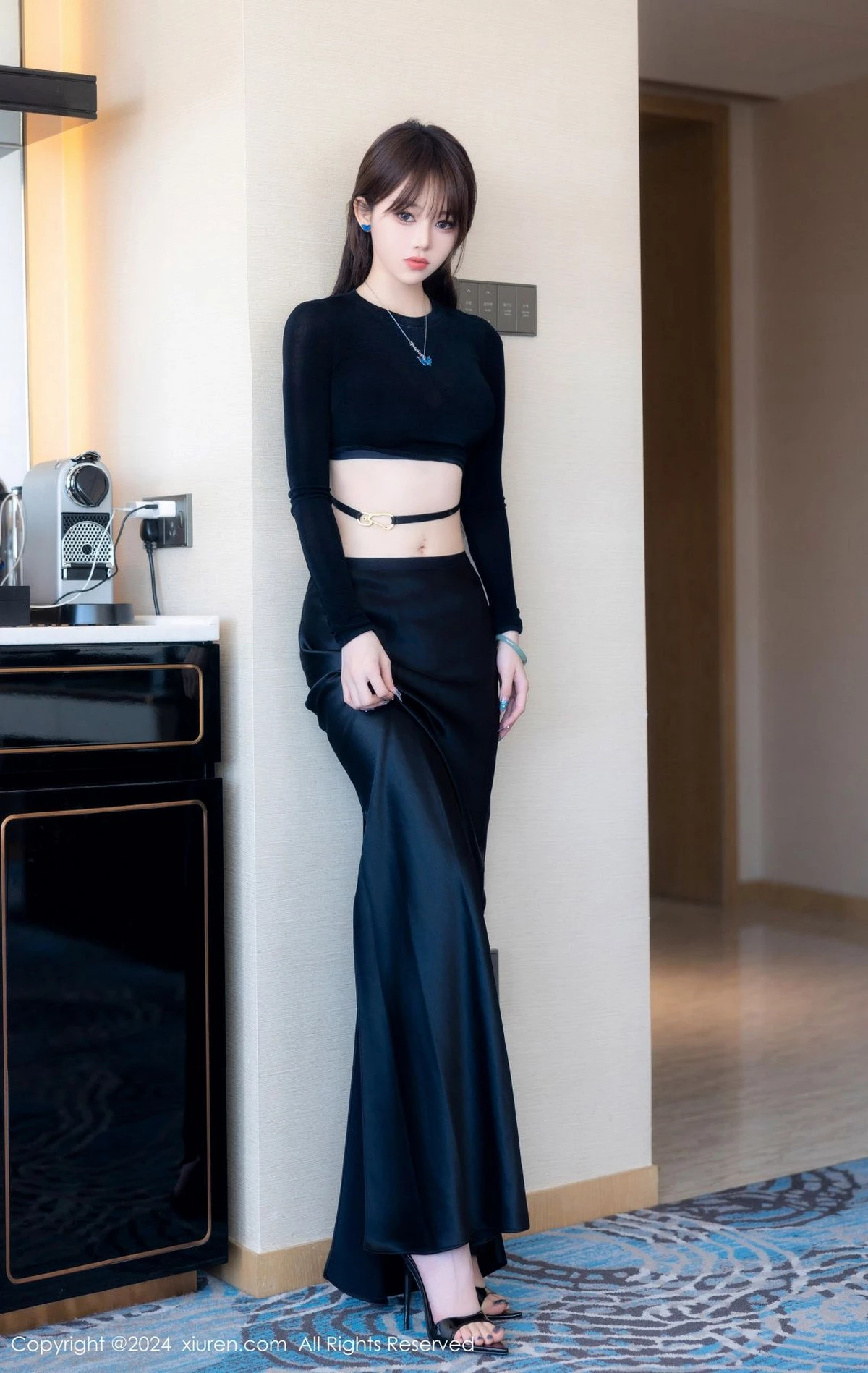 [[XiuRen秀人网]秀人网]No.8661_模特奶瓶性感黑色上衣配黑色长裙露粉黑内衣秀曼妙身姿诱惑写真83P