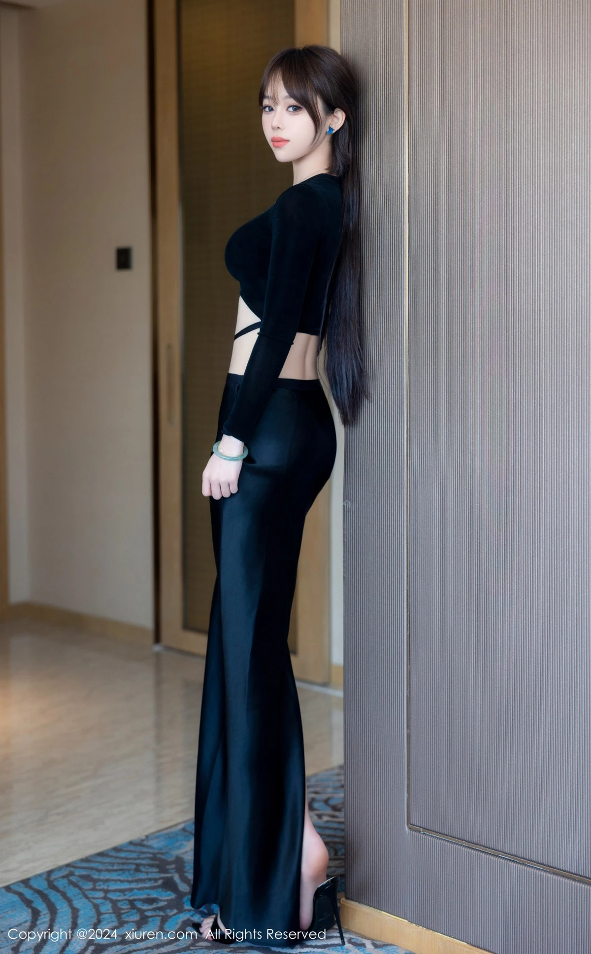[[XiuRen秀人网]秀人网]No.8661_模特奶瓶性感黑色上衣配黑色长裙露粉黑内衣秀曼妙身姿诱惑写真83P