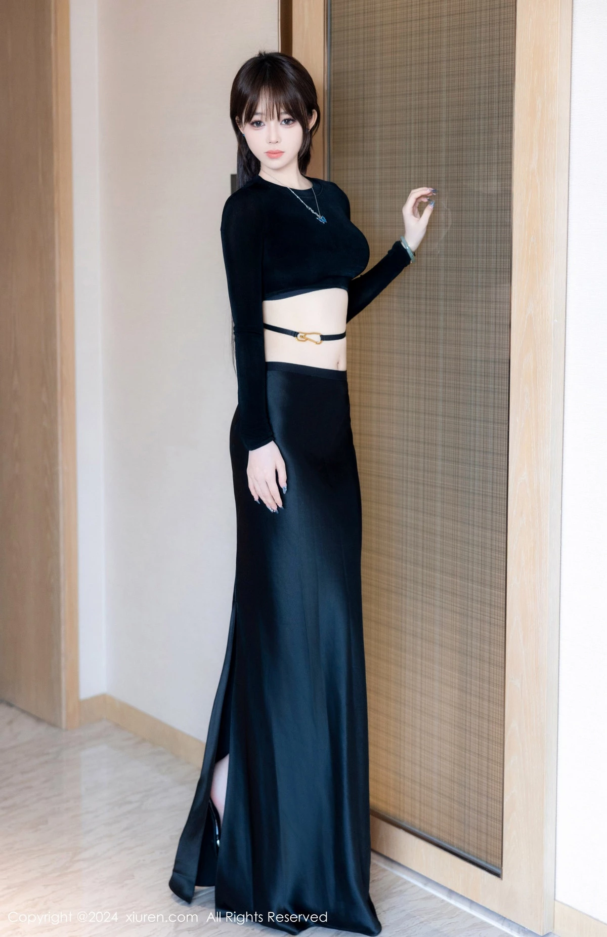 [[XiuRen秀人网]秀人网]No.8661_模特奶瓶性感黑色上衣配黑色长裙露粉黑内衣秀曼妙身姿诱惑写真83P