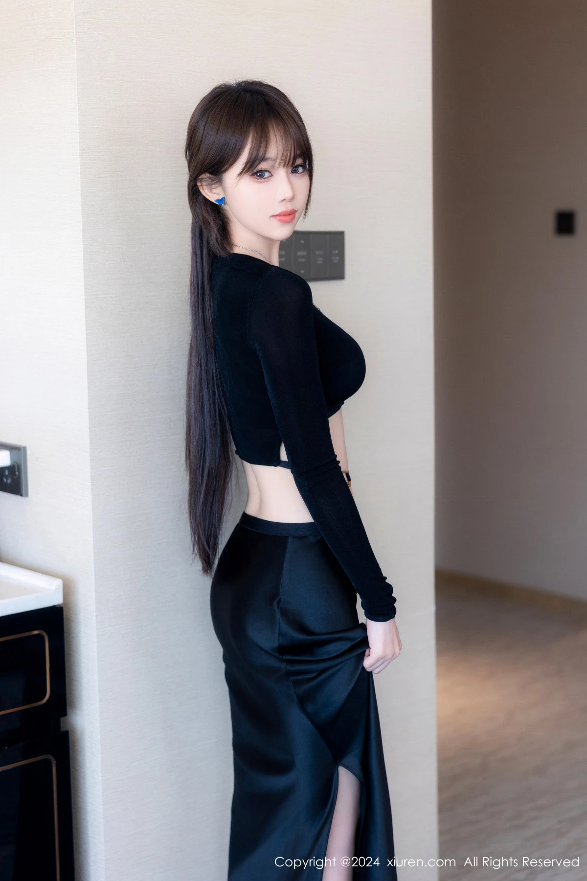 [[XiuRen秀人网]秀人网]No.8661_模特奶瓶性感黑色上衣配黑色长裙露粉黑内衣秀曼妙身姿诱惑写真83P