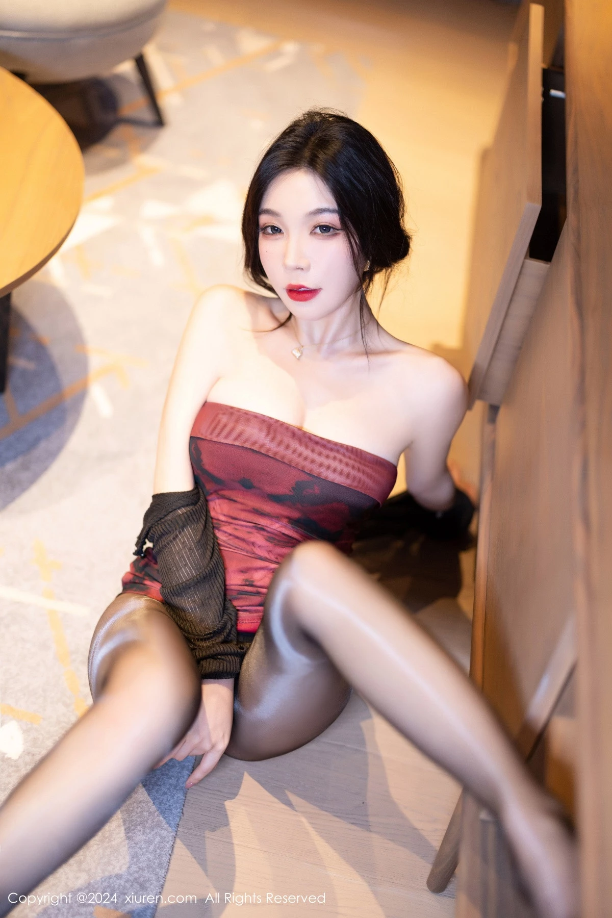 [[XiuRen秀人网]秀人网]No.8664_女神徐莉芝Booty性感浅红色连衣短裙配闪亮黑丝秀美腿诱惑写真88P