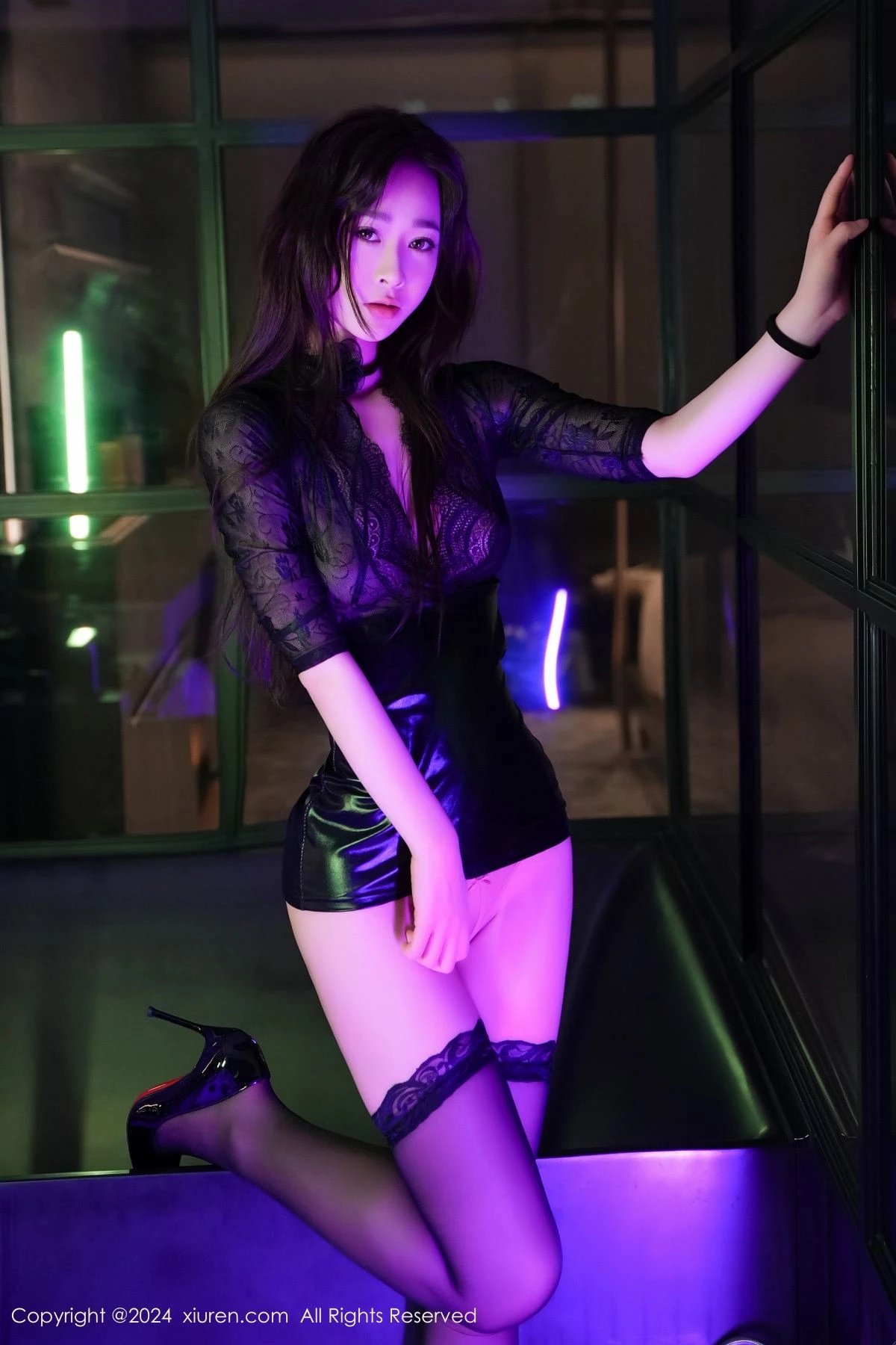 [[XiuRen秀人网]秀人网]No.8660_模特软糖爱喝奶性感黑色西服露黑色情趣内衣配超薄黑丝魅惑写真72P