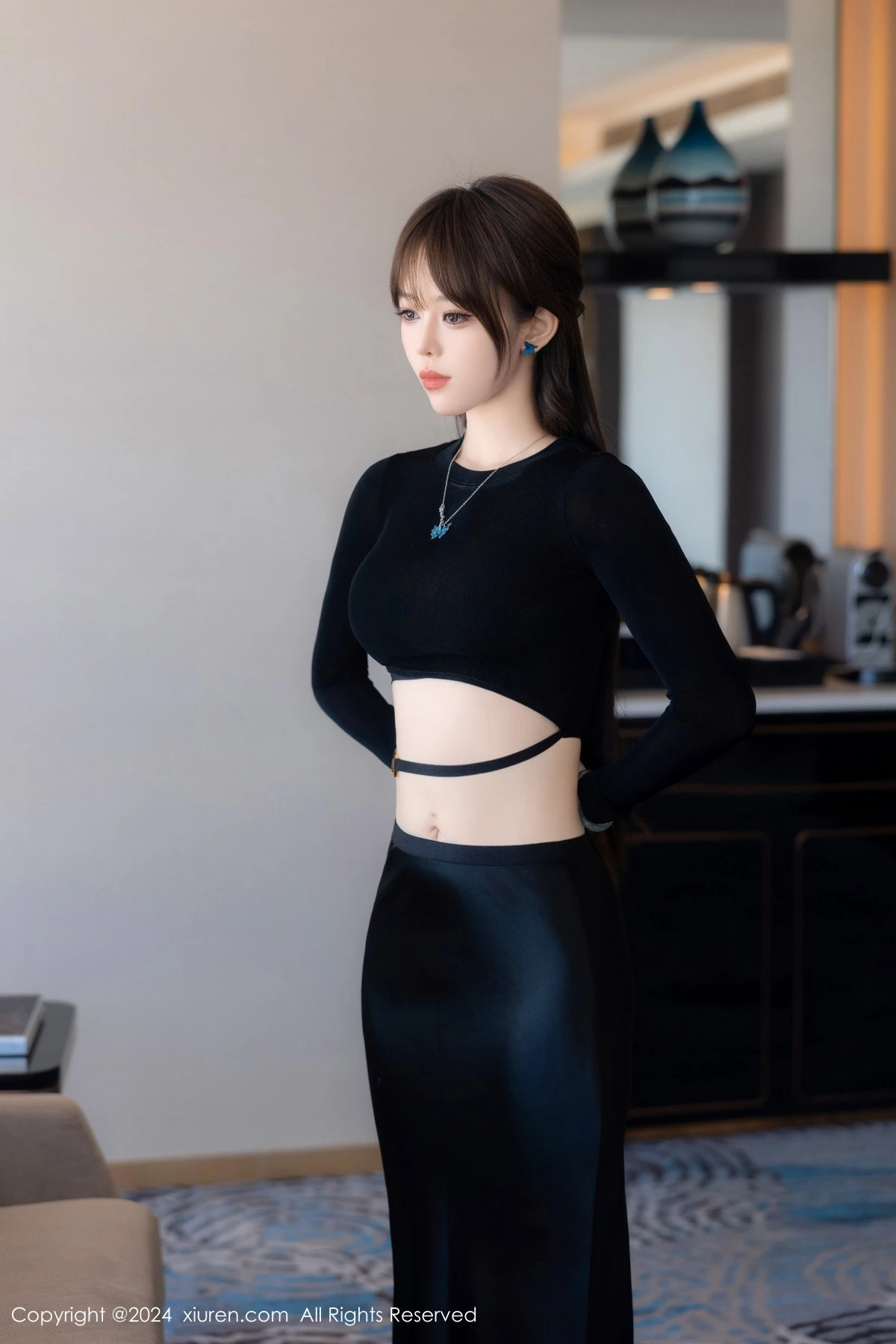 [[XiuRen秀人网]秀人网]No.8661_模特奶瓶性感黑色上衣配黑色长裙露粉黑内衣秀曼妙身姿诱惑写真83P