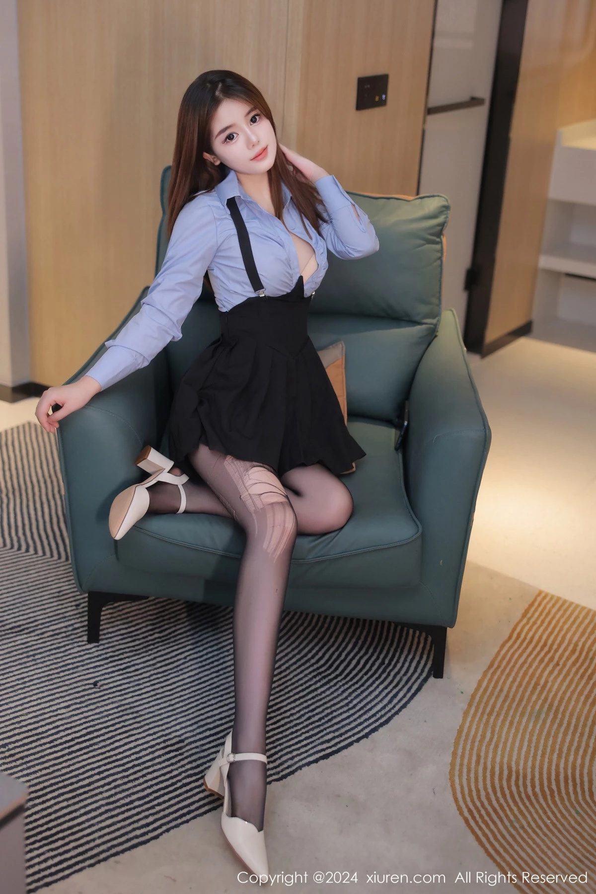 [[XiuRen秀人网]秀人网]No.8666_新人模特白乐乐性感蓝色衬衫配黑短裙露破烂黑丝秀美腿诱惑写真77P