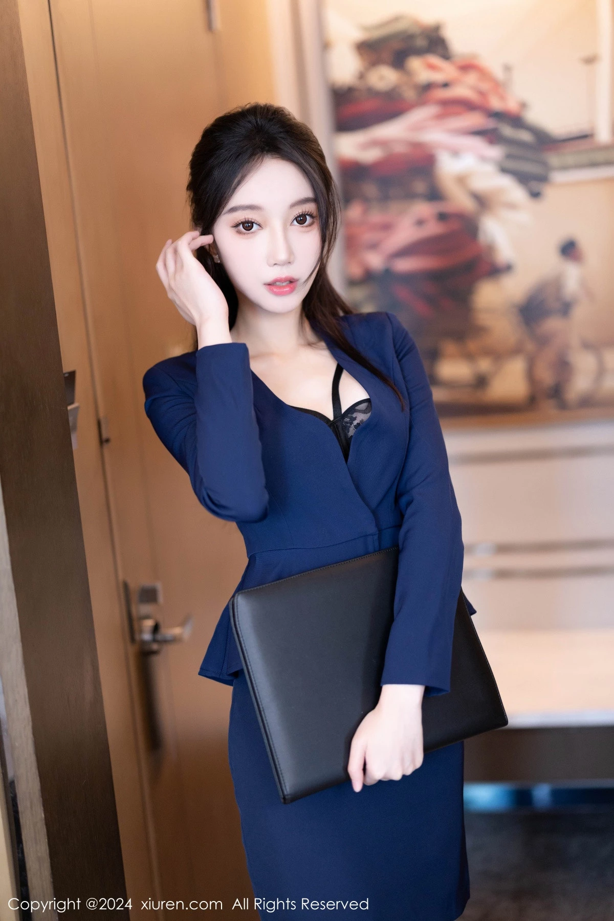 [[XiuRen秀人网]秀人网]No.8669_模特玥儿玥性感蓝色OL服饰露黑色蕾丝内衣配开档灰丝诱惑写真90P