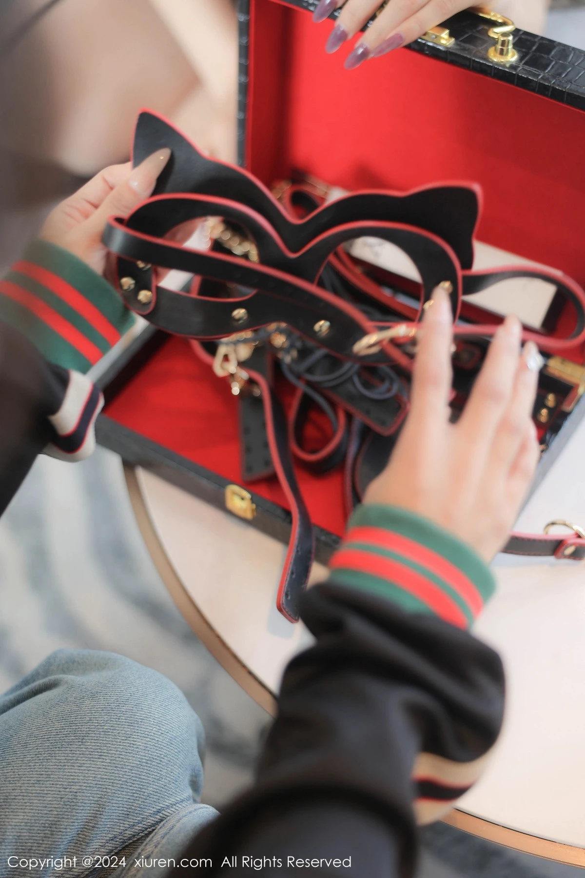 [[XiuRen秀人网]秀人网]No.8668_模特合集周周不吃香菜私房性感姐妹花黑色内衣完美诱惑写真85P