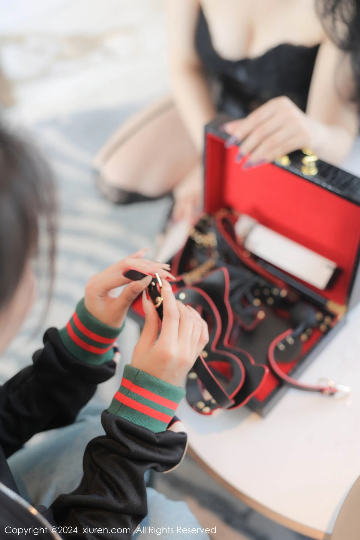 [[XiuRen秀人网]秀人网]No.8668_模特合集周周不吃香菜私房性感姐妹花黑色内衣完美诱惑写真85P