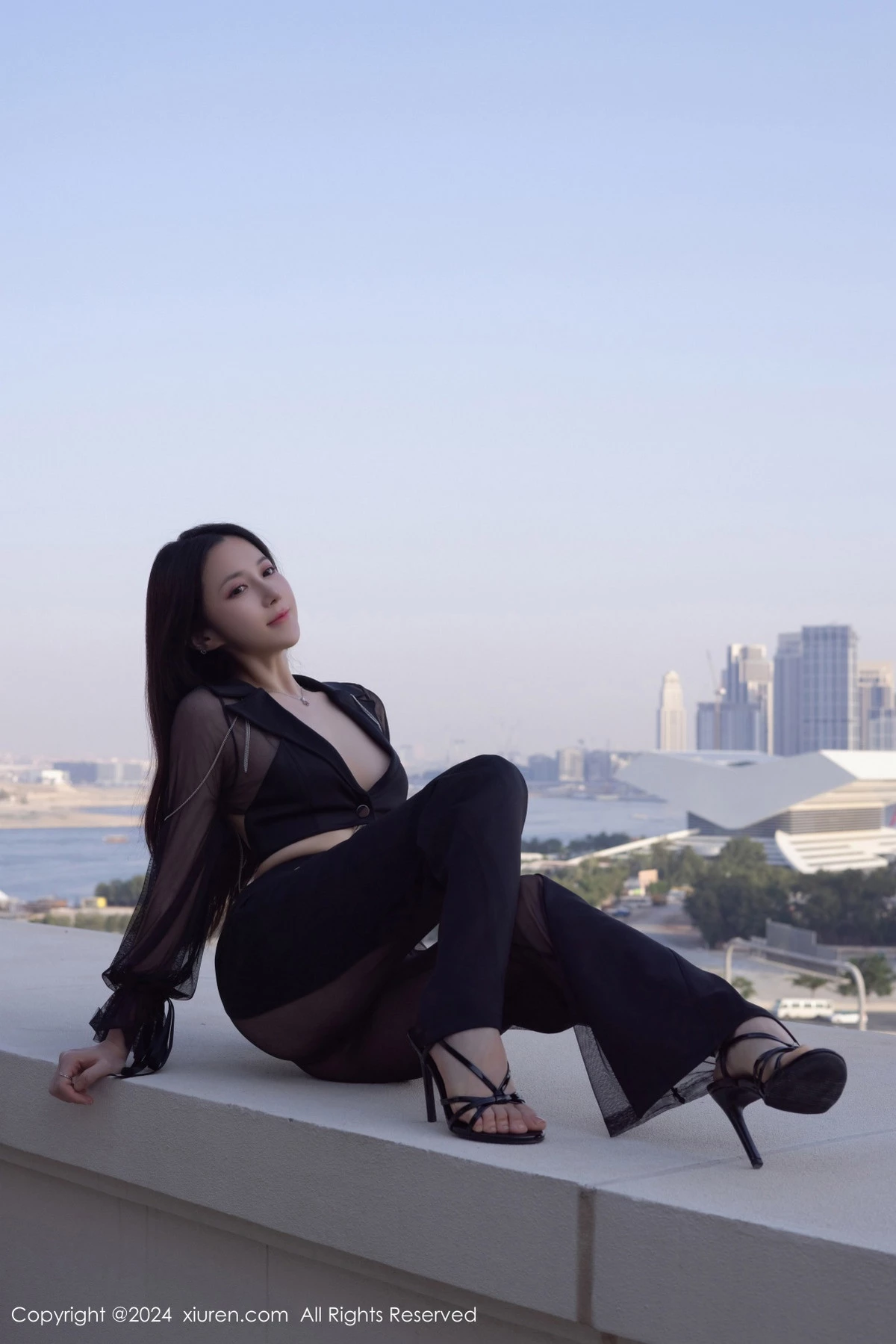 [[XiuRen秀人网]秀人网]No.8675_模特鱼子酱Fish性感秘书OL服饰露黑色情趣内衣迷人诱惑写真80P