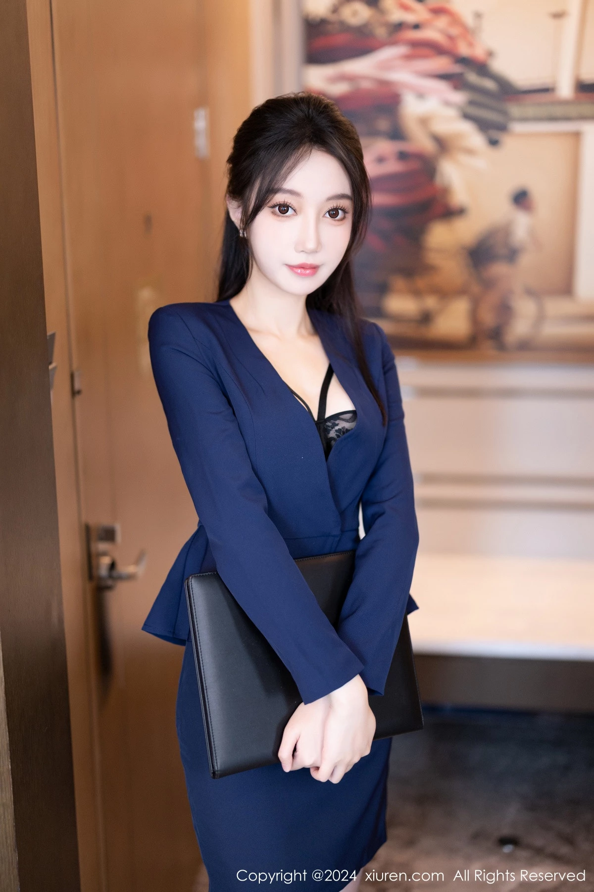 [[XiuRen秀人网]秀人网]No.8669_模特玥儿玥性感蓝色OL服饰露黑色蕾丝内衣配开档灰丝诱惑写真90P