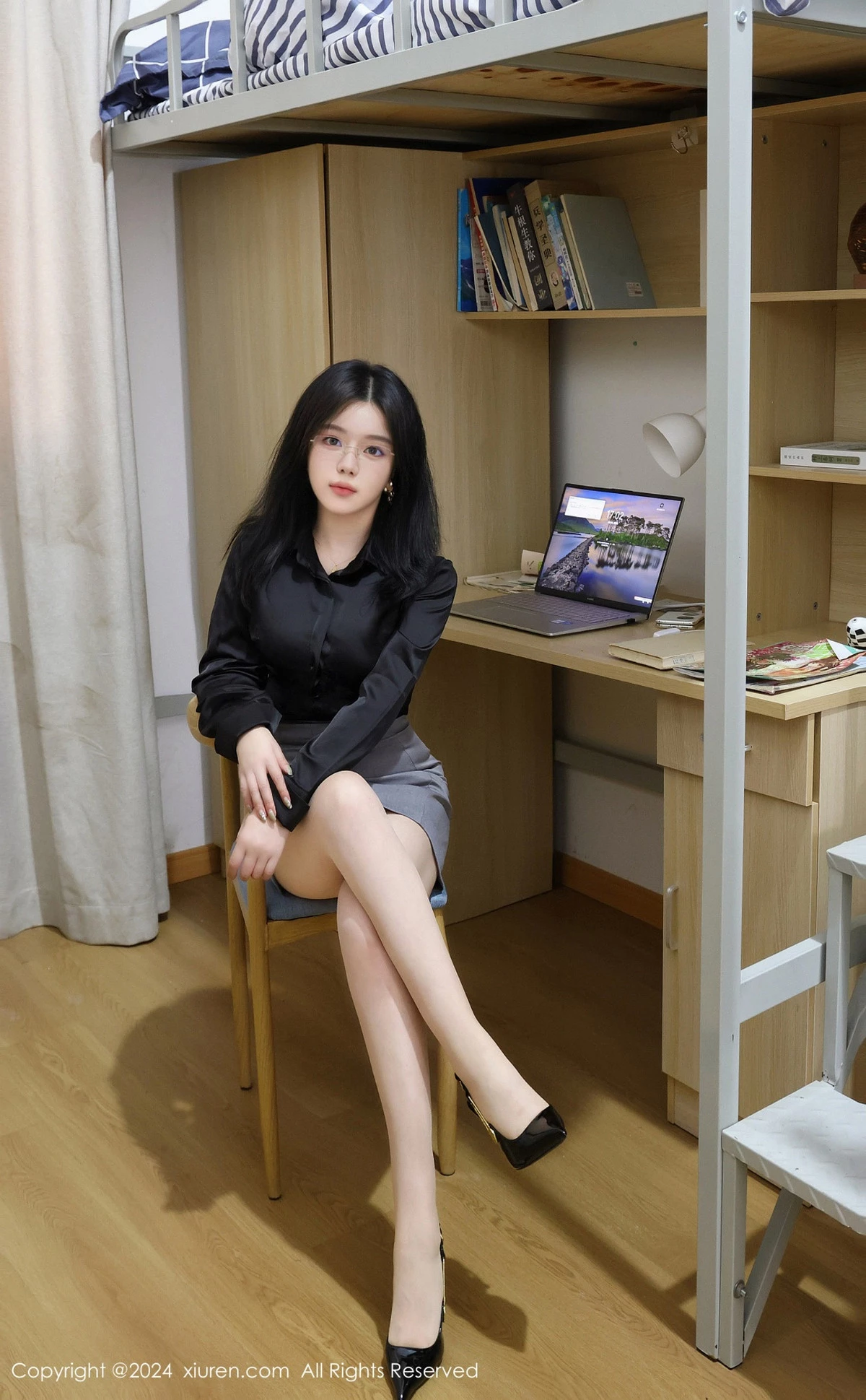 [[XiuRen秀人网]秀人网]No.8674_模特小薯条nienie宿舍场景性感OL服饰配肉丝秀曼妙身姿诱惑写真83P