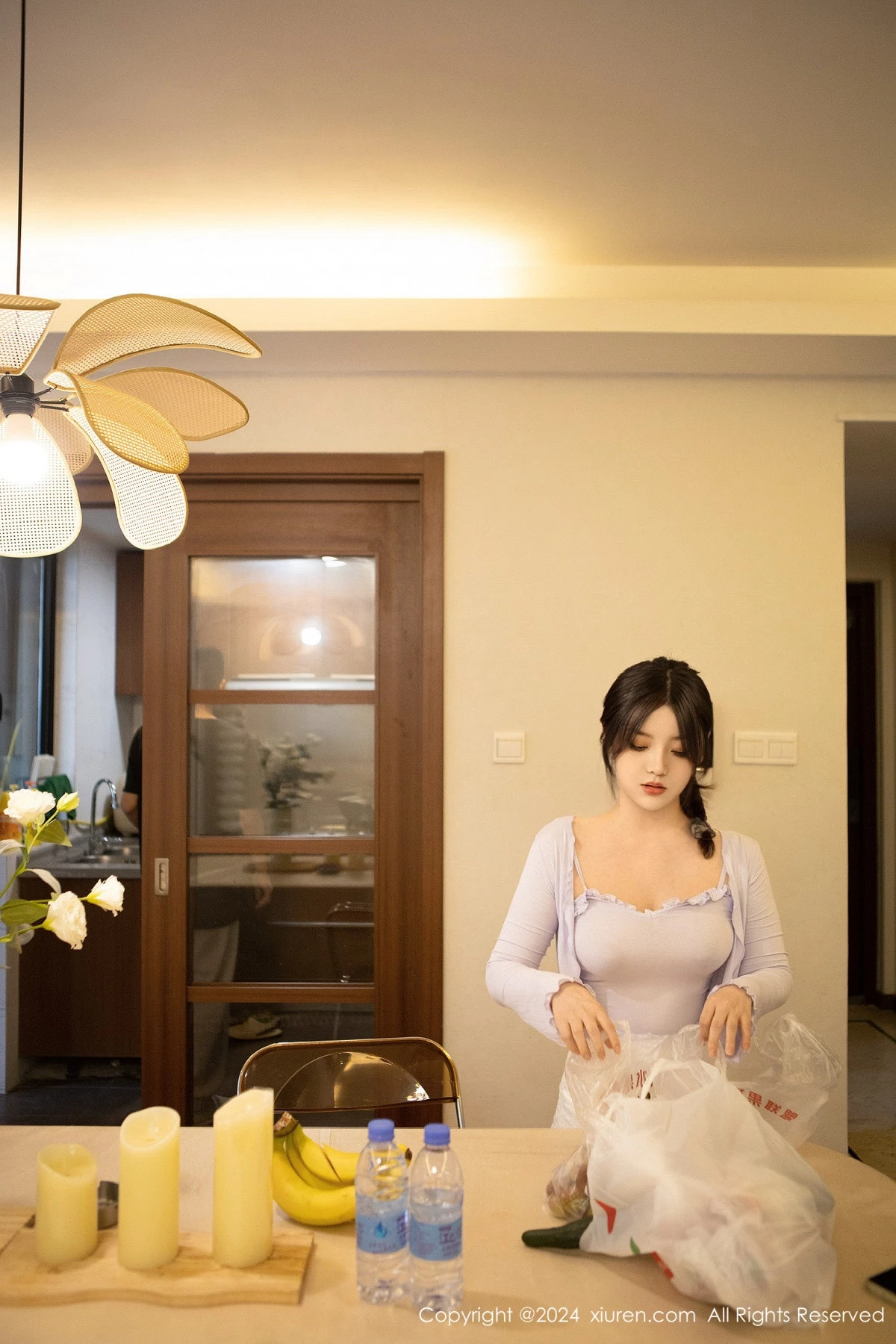 [[XiuRen秀人网]秀人网]No.8677_模特豆瓣酱场景拍摄性感浅紫上衣配超薄肉丝秀丰腴身材诱惑写真89P