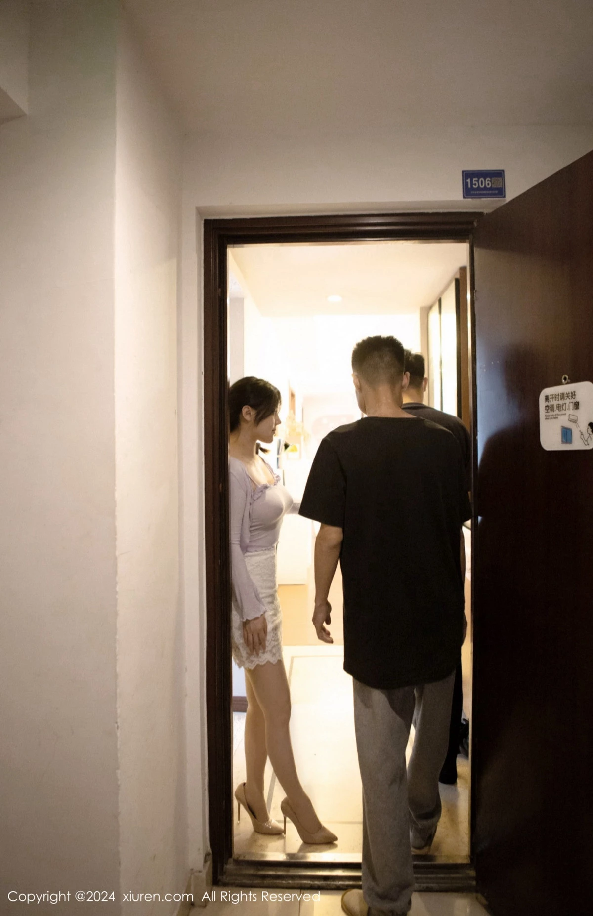 [[XiuRen秀人网]秀人网]No.8677_模特豆瓣酱场景拍摄性感浅紫上衣配超薄肉丝秀丰腴身材诱惑写真89P