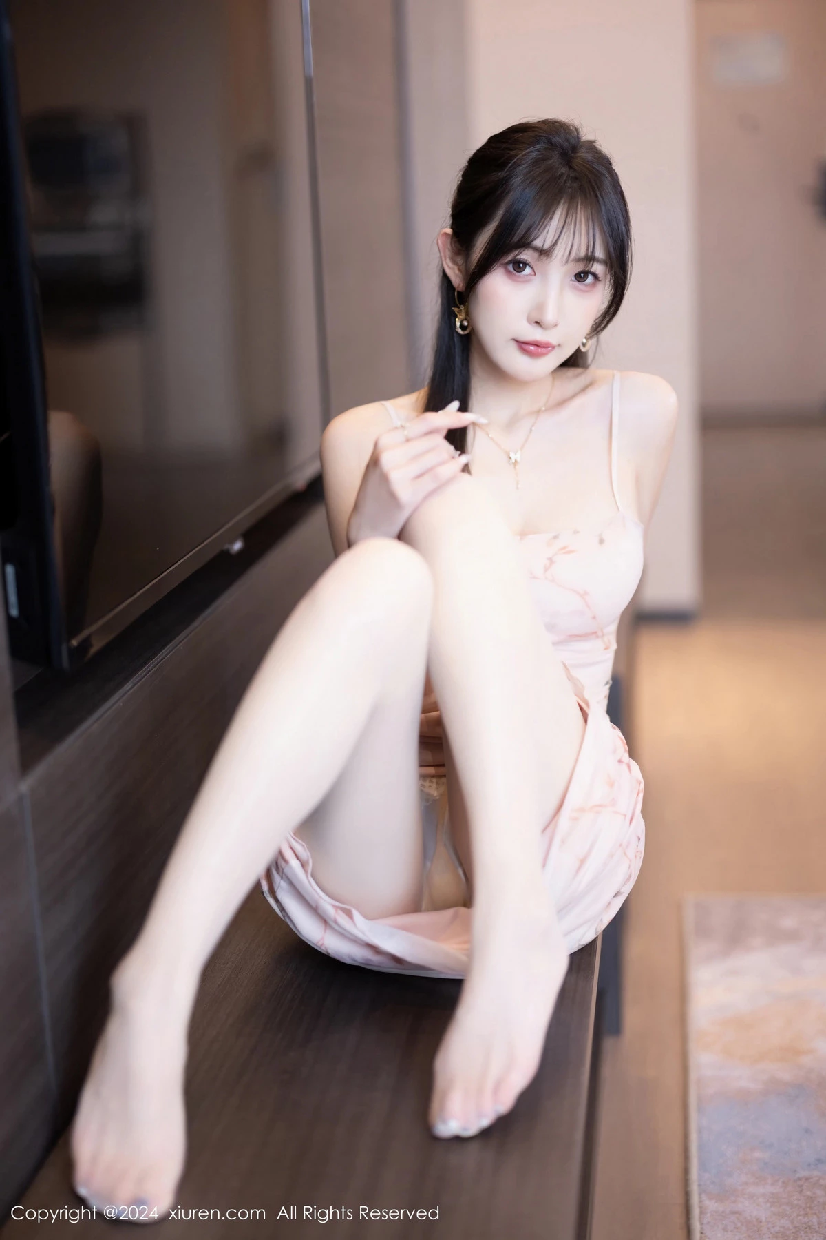 [[XiuRen秀人网]秀人网]No.8682_模特林星阑性感浅粉色连衣裙+灰色连体内衣秀曼妙身姿诱惑写真82P