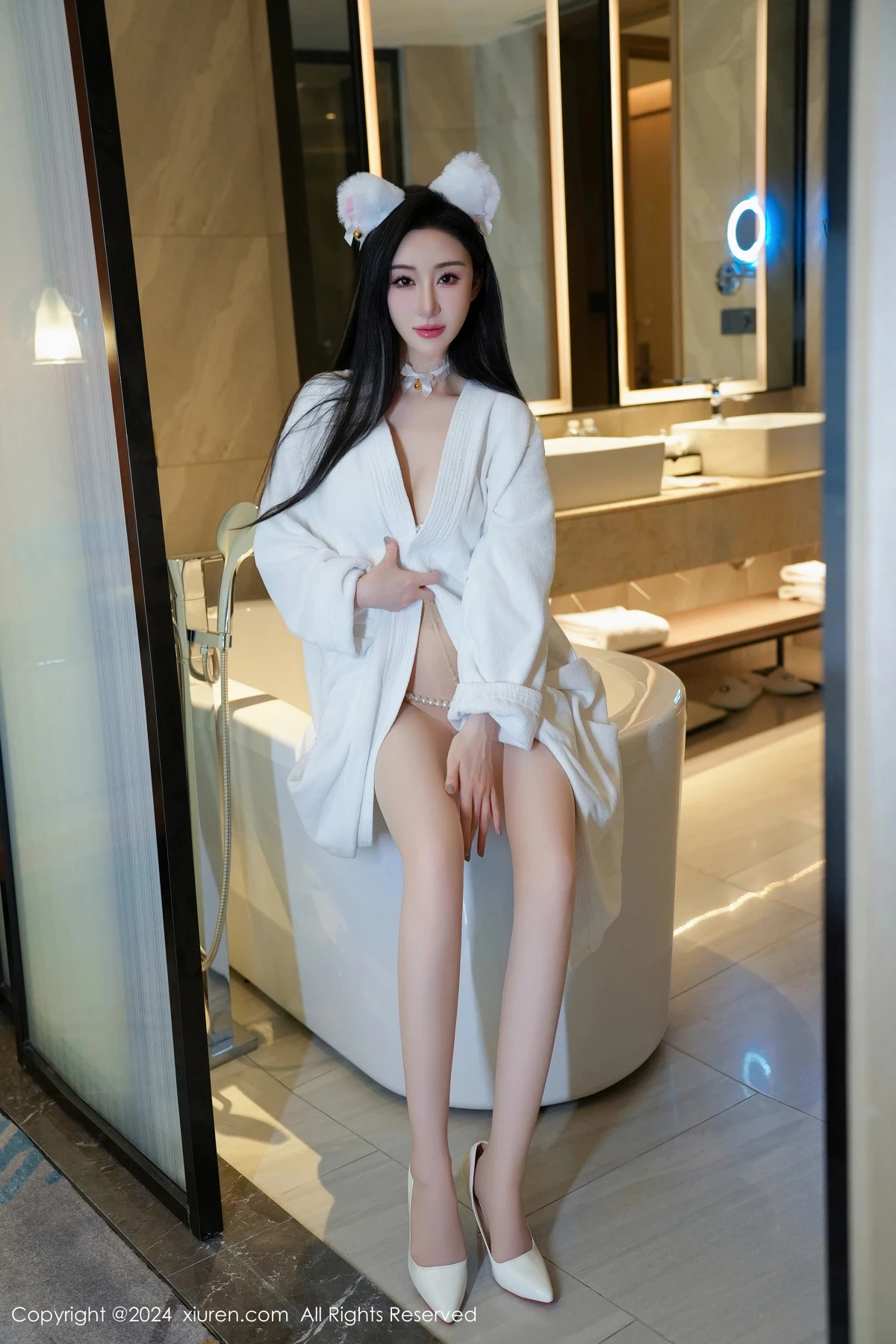 [[XiuRen秀人网]秀人网]No.8679_模特田兮白性感白色珍珠情趣内衣配超薄白丝秀惹火身材诱惑写真124P