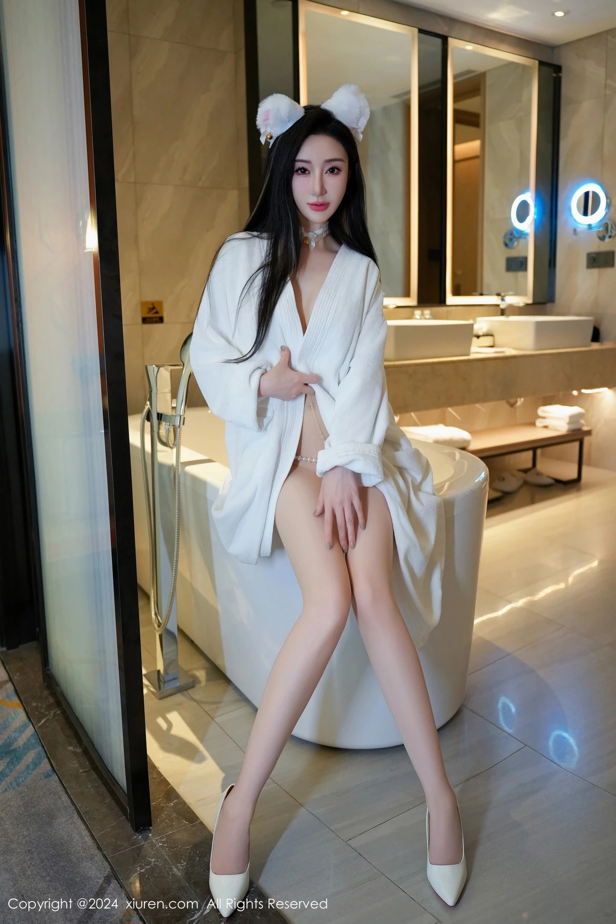 [[XiuRen秀人网]秀人网]No.8679_模特田兮白性感白色珍珠情趣内衣配超薄白丝秀惹火身材诱惑写真124P