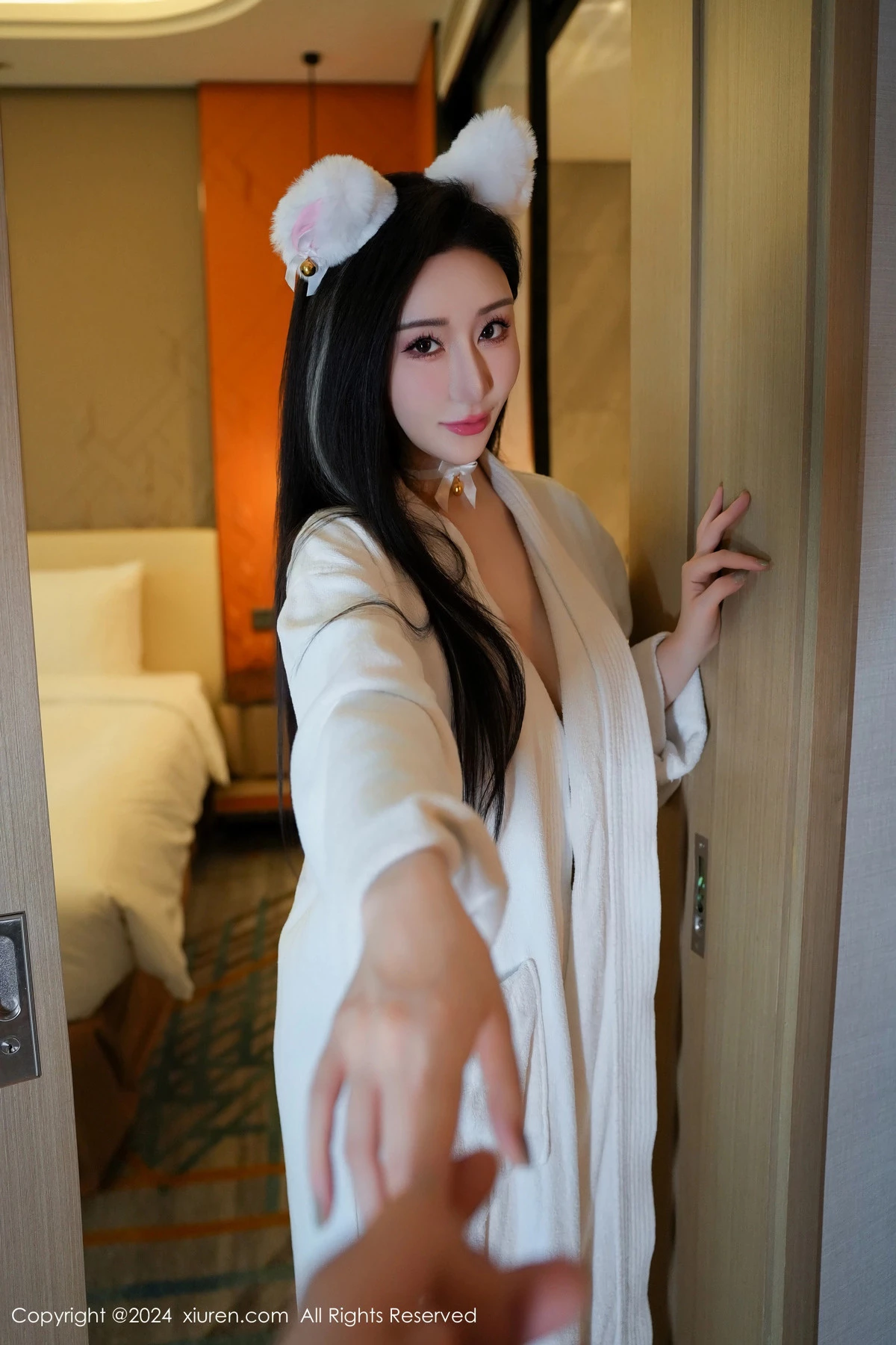 [[XiuRen秀人网]秀人网]No.8679_模特田兮白性感白色珍珠情趣内衣配超薄白丝秀惹火身材诱惑写真124P