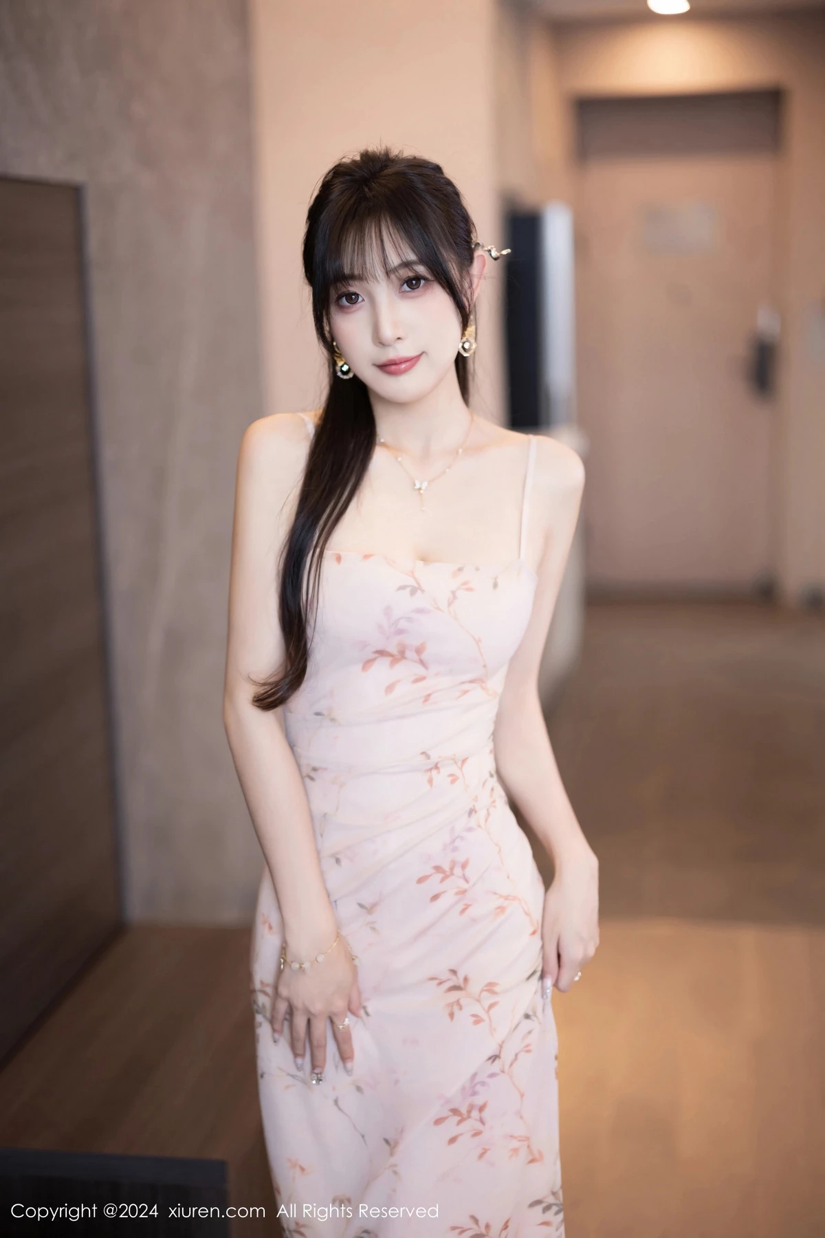 [[XiuRen秀人网]秀人网]No.8682_模特林星阑性感浅粉色连衣裙+灰色连体内衣秀曼妙身姿诱惑写真82P