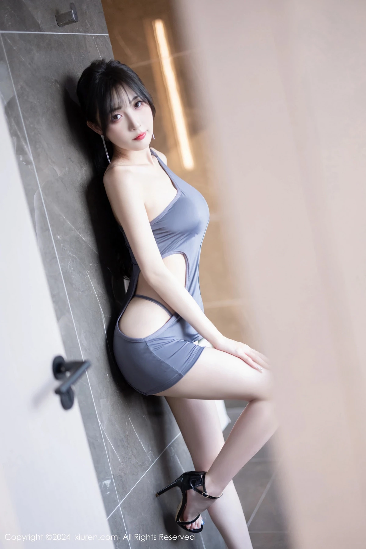 [[XiuRen秀人网]秀人网]No.8682_模特林星阑性感浅粉色连衣裙+灰色连体内衣秀曼妙身姿诱惑写真82P