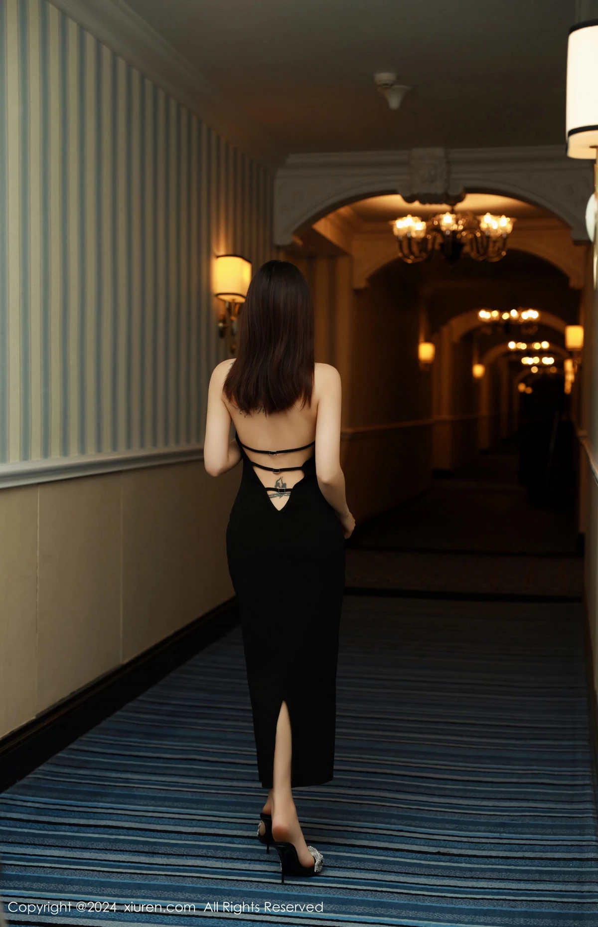 [[XiuRen秀人网]秀人网]No.8685_模特佘贝拉Bella性感白色连衣裙配珍珠情趣内衣秀完美身材写真65P