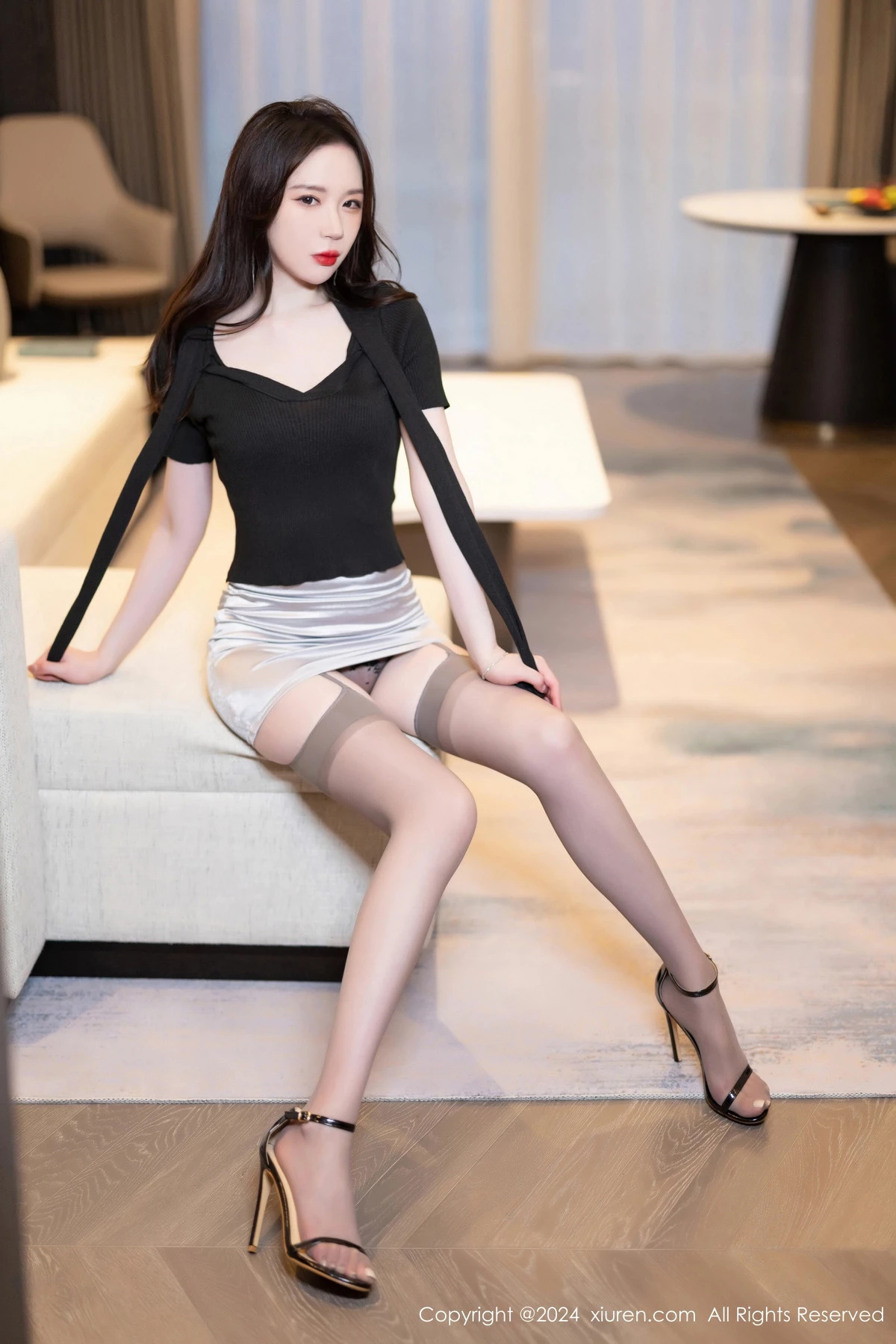 [[XiuRen秀人网]秀人网]No.8689_模特梦心玥性感黑T恤露黑色内衣配灰丝吊袜秀高挑身材诱惑写真86P