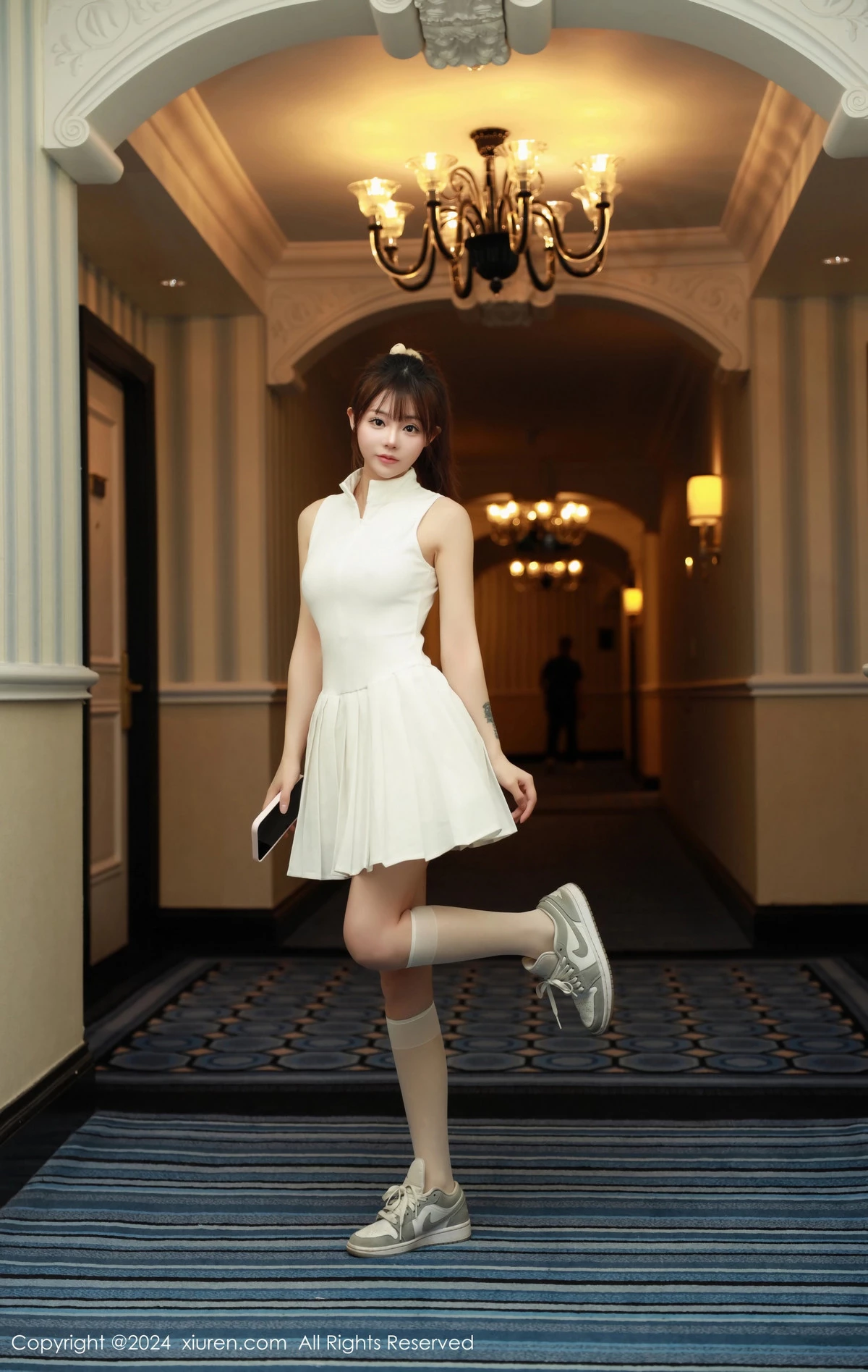 [[XiuRen秀人网]秀人网]No.8685_模特佘贝拉Bella性感白色连衣裙配珍珠情趣内衣秀完美身材写真65P