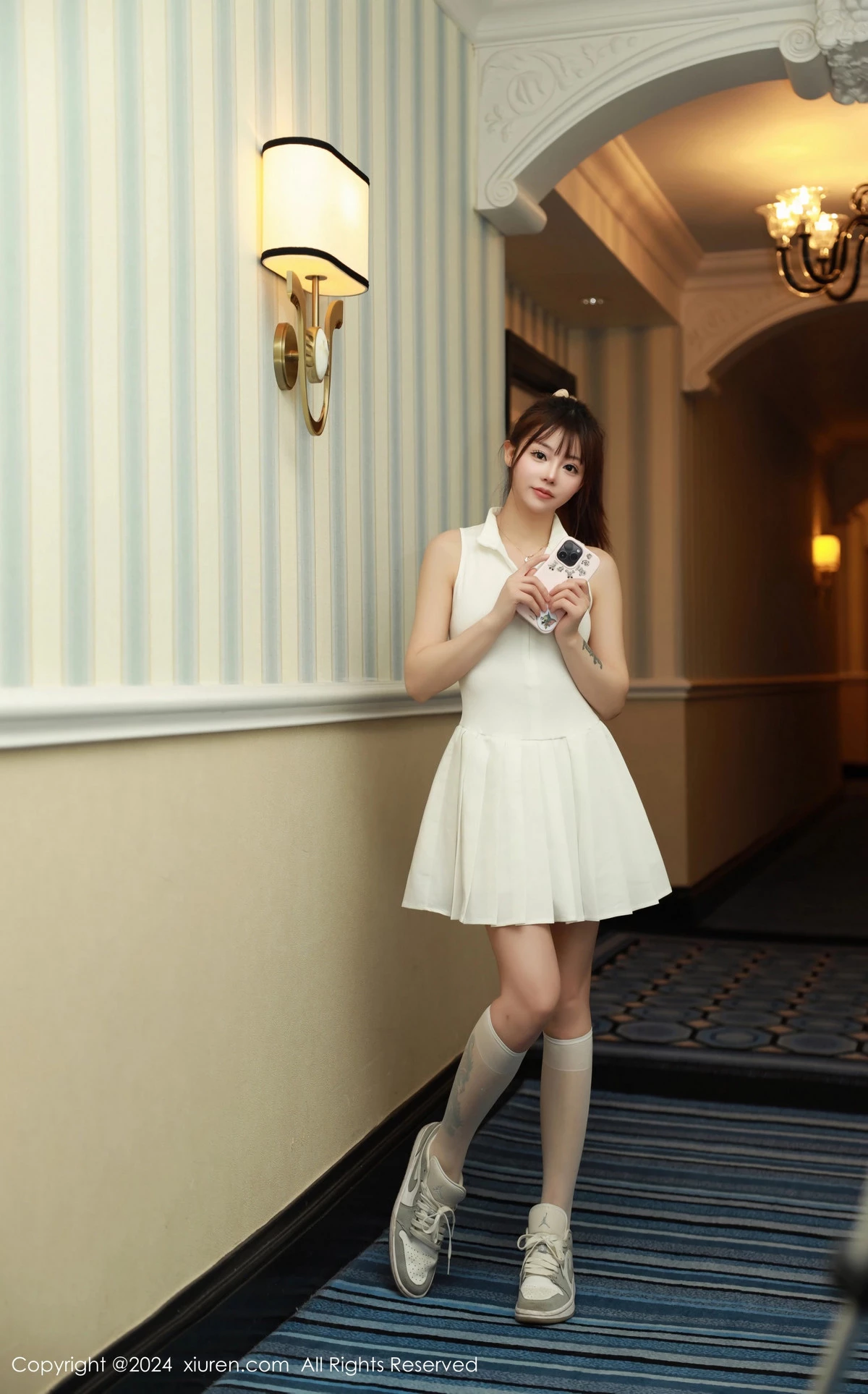 [[XiuRen秀人网]秀人网]No.8685_模特佘贝拉Bella性感白色连衣裙配珍珠情趣内衣秀完美身材写真65P